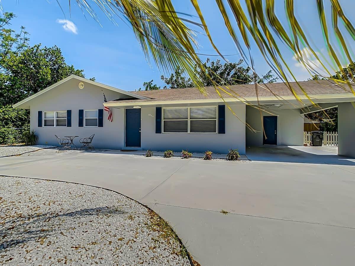 Peaceful well maintained 1 bed/1bath with kitchenette located in North Palm Beach just north of PGA Blvd.  This is a former mother in law suite that is attached to a 3/2 home and offers a semi private yard with patio, space to park 2 vehicles, and water and electric included.  Great location close to beaches, Gardens Mall, and I-95 and the Florida Turnpike.  Available Fully Furnished only and for both Short and Long Term with preferred minimum lease of 2 months.