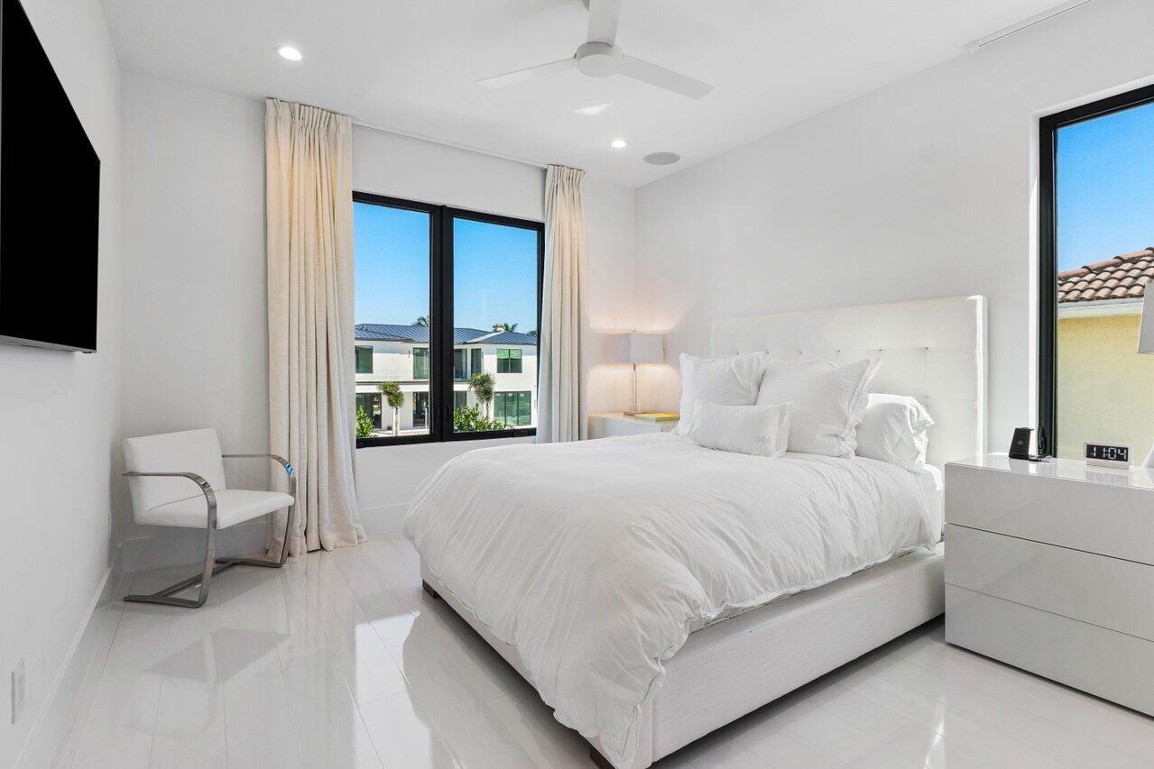 TROPIC ISLE - Residential