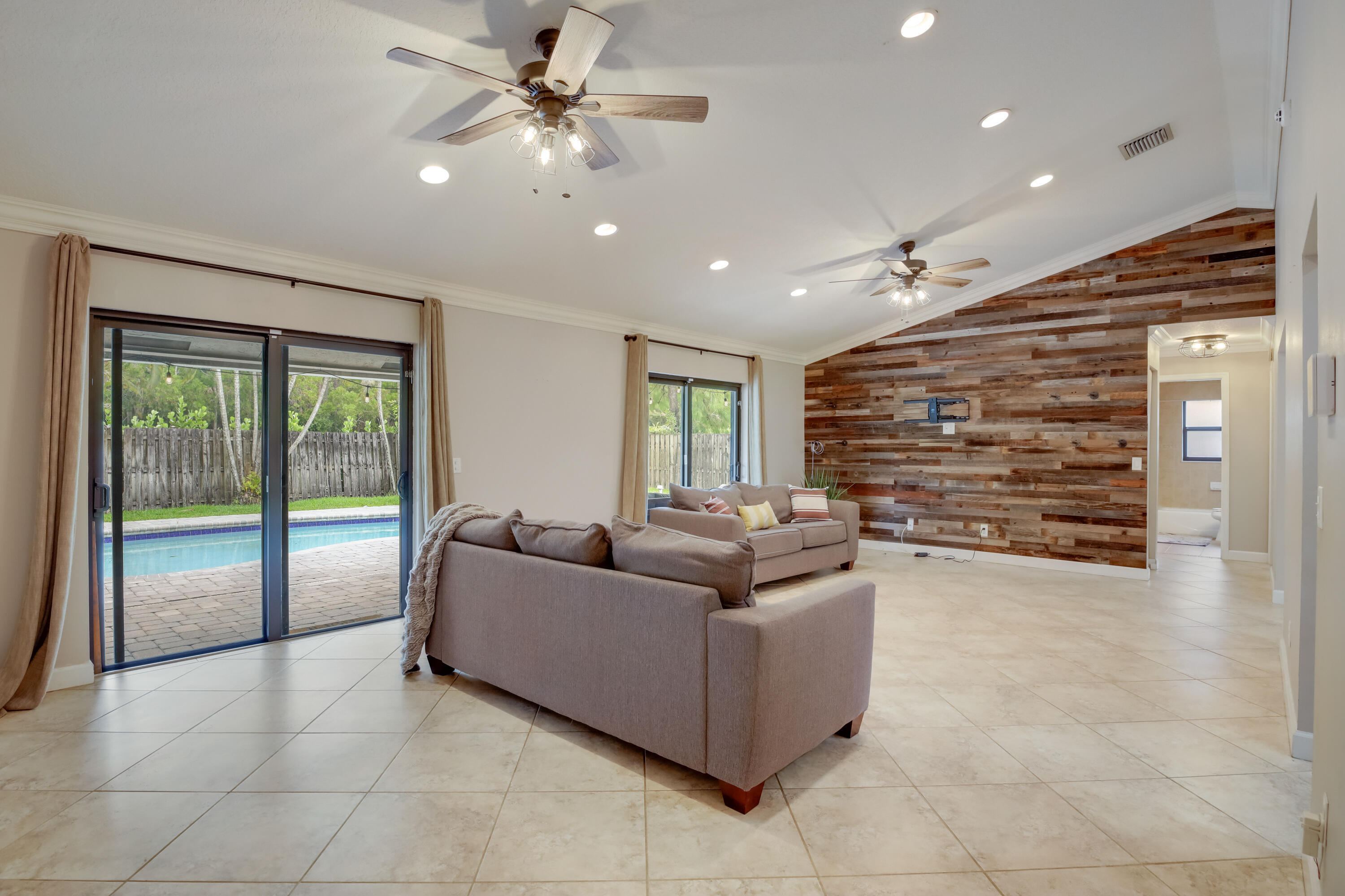 SUGAR POND MANOR OF WELLINGTON - Residential Lease