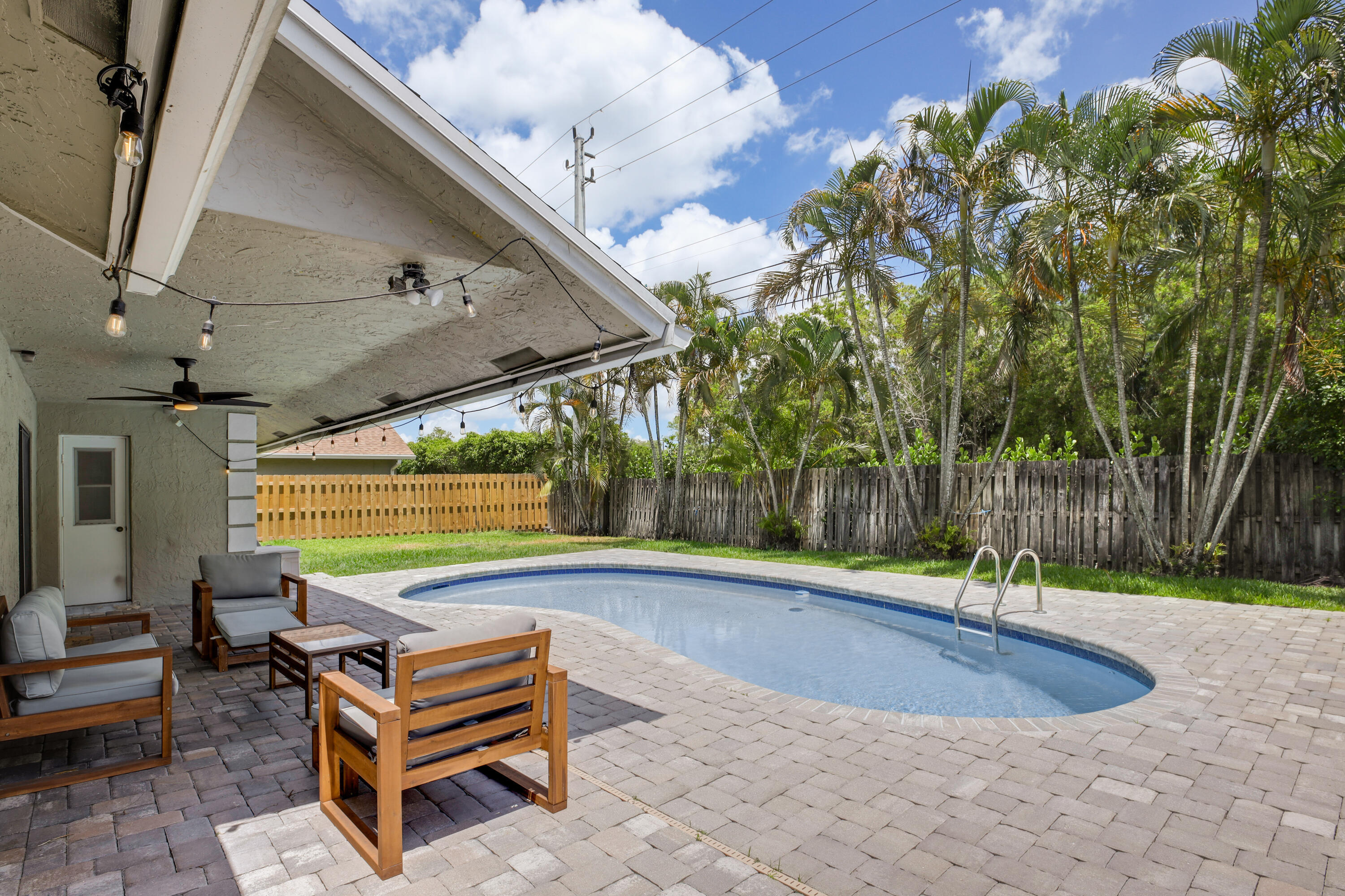 SUGAR POND MANOR OF WELLINGTON - Residential Lease