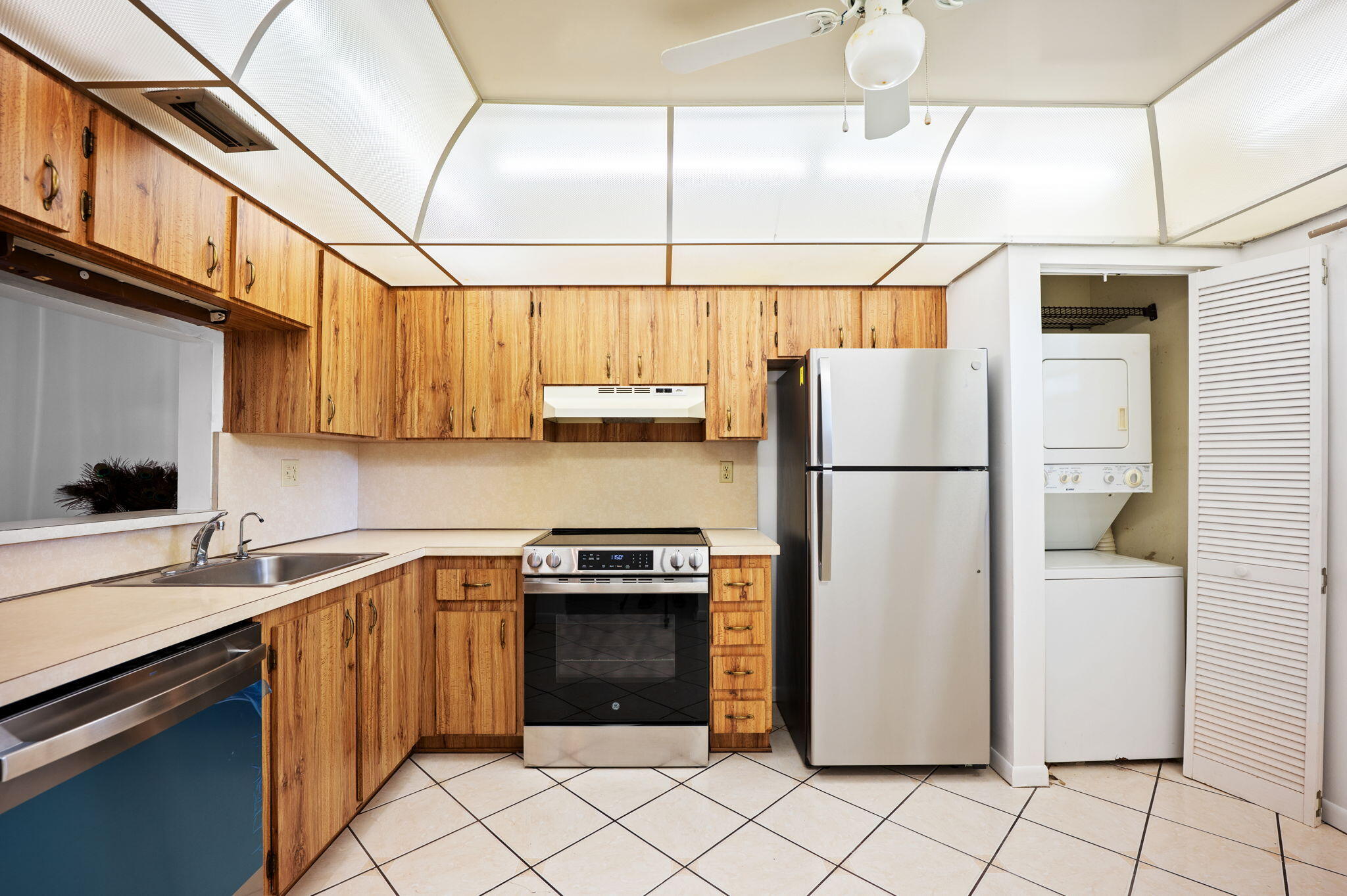 Secure guard house gated resort-like community - Welcoming a new owner - easy first floor access and ready to move right in.  New flooring and kitchen appliances, stacked washer and dryer in unit.  Plenty of complex year round activities and amenities both indoor and outdoor for an active 55+ lifestyle. Courtesy bus available, gym, pickleball courts, library, walking paths, to name a few.  Nicely maintained community, don't miss out.