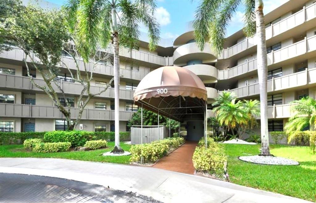 Secure guard house gated resort-like community - Welcoming a new owner - easy first floor access and ready to move right in.  New flooring and kitchen appliances, stacked washer and dryer in unit.  Plenty of complex year round activities and amenities both indoor and outdoor for an active 55+ lifestyle. Courtesy bus available, gym, pickleball courts, library, walking paths, to name a few.  Nicely maintained community, don't miss out.