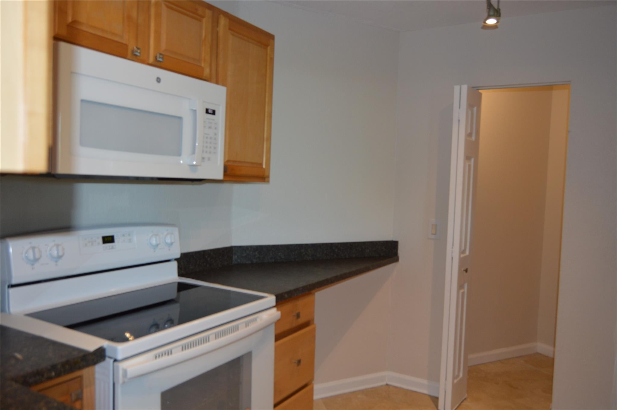 RIVER REACH CONDOMINIUM V - Residential