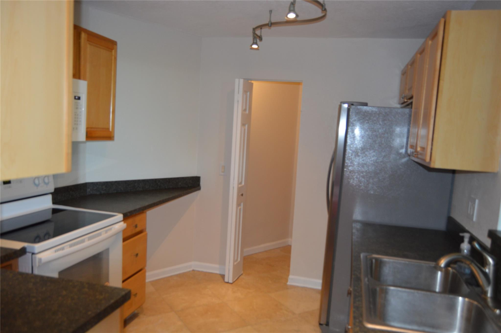 RIVER REACH CONDOMINIUM V - Residential