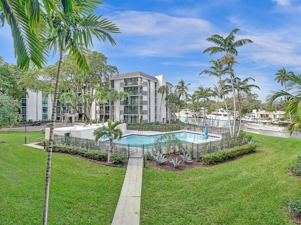 RIVER REACH CONDOMINIUM V - Residential