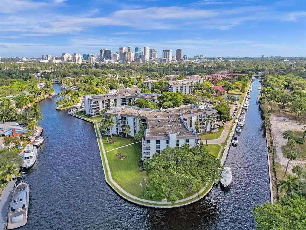 RIVER REACH CONDOMINIUM V - Residential