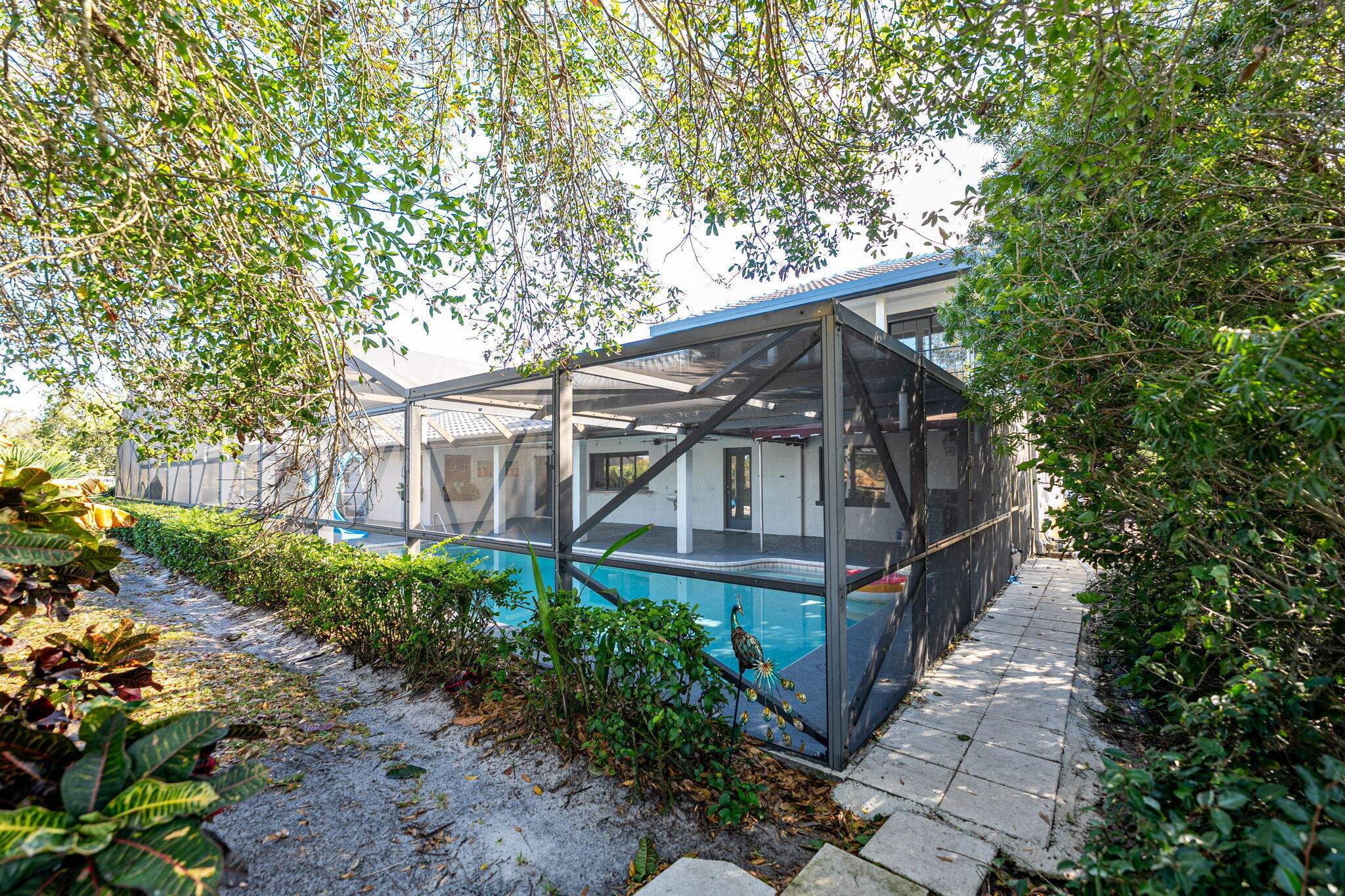COUNTRY CLUB ESTATES - Residential