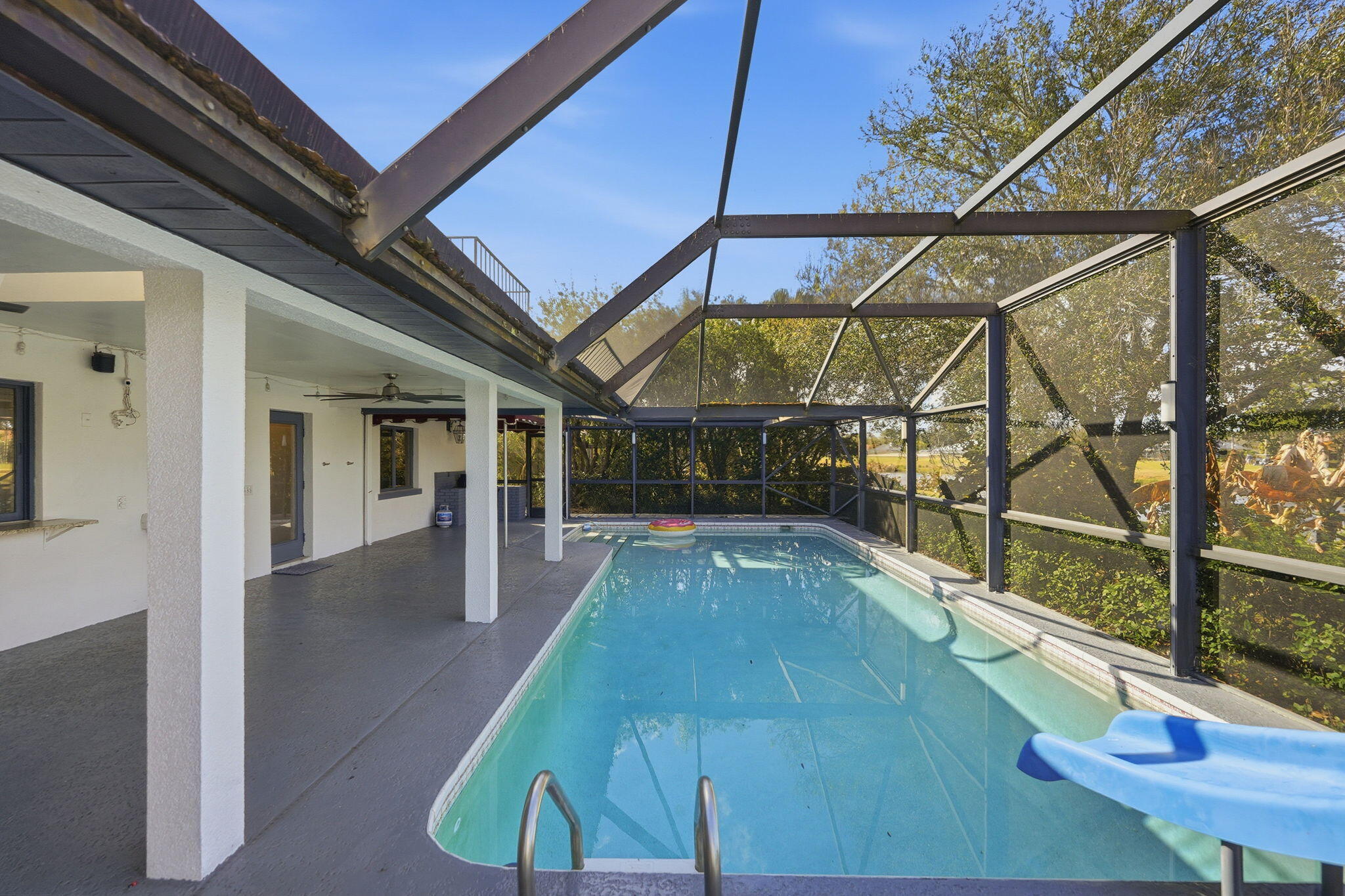 COUNTRY CLUB ESTATES - Residential