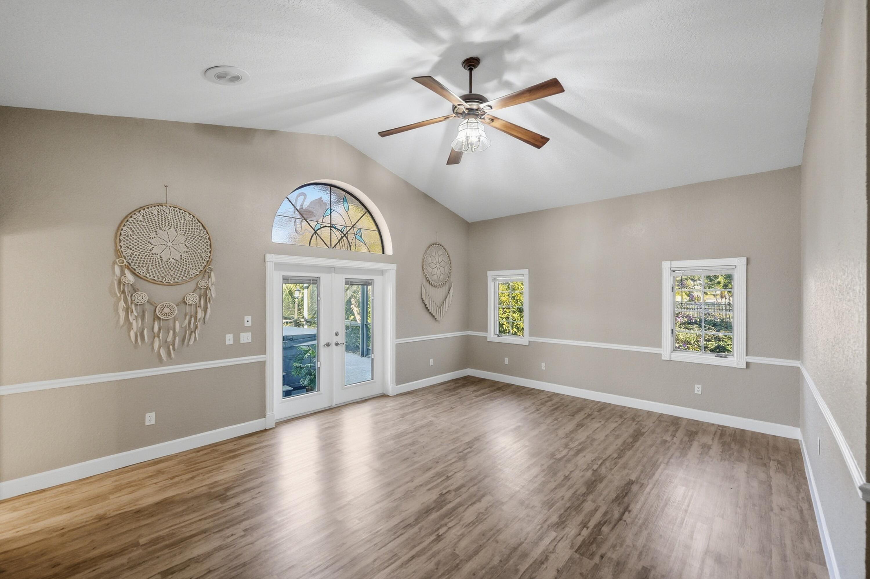 COUNTRY CLUB ESTATES - Residential