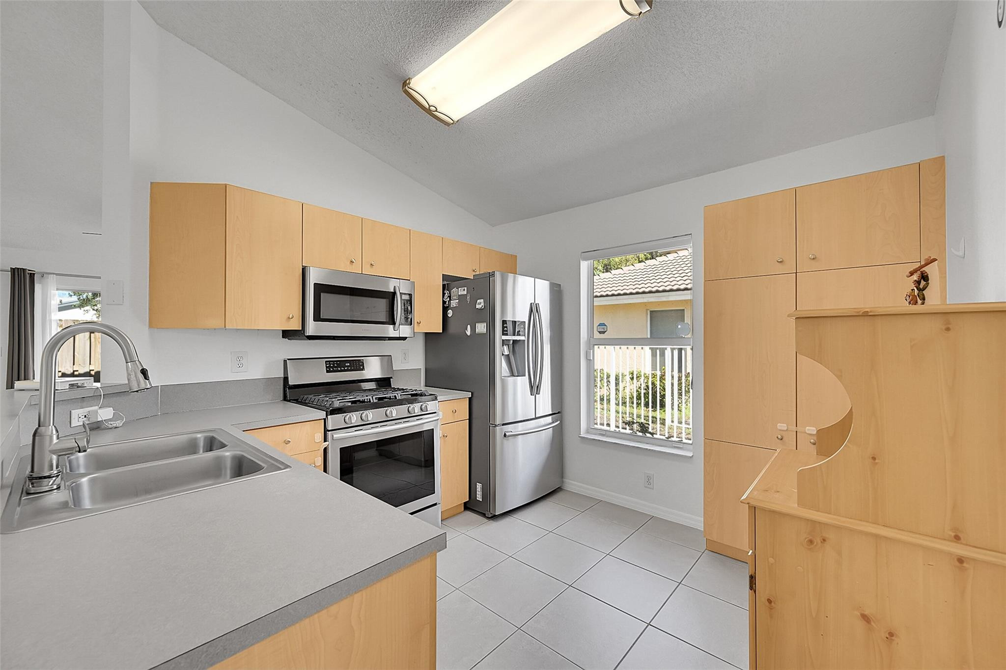RAINTREE VILLAS - Residential