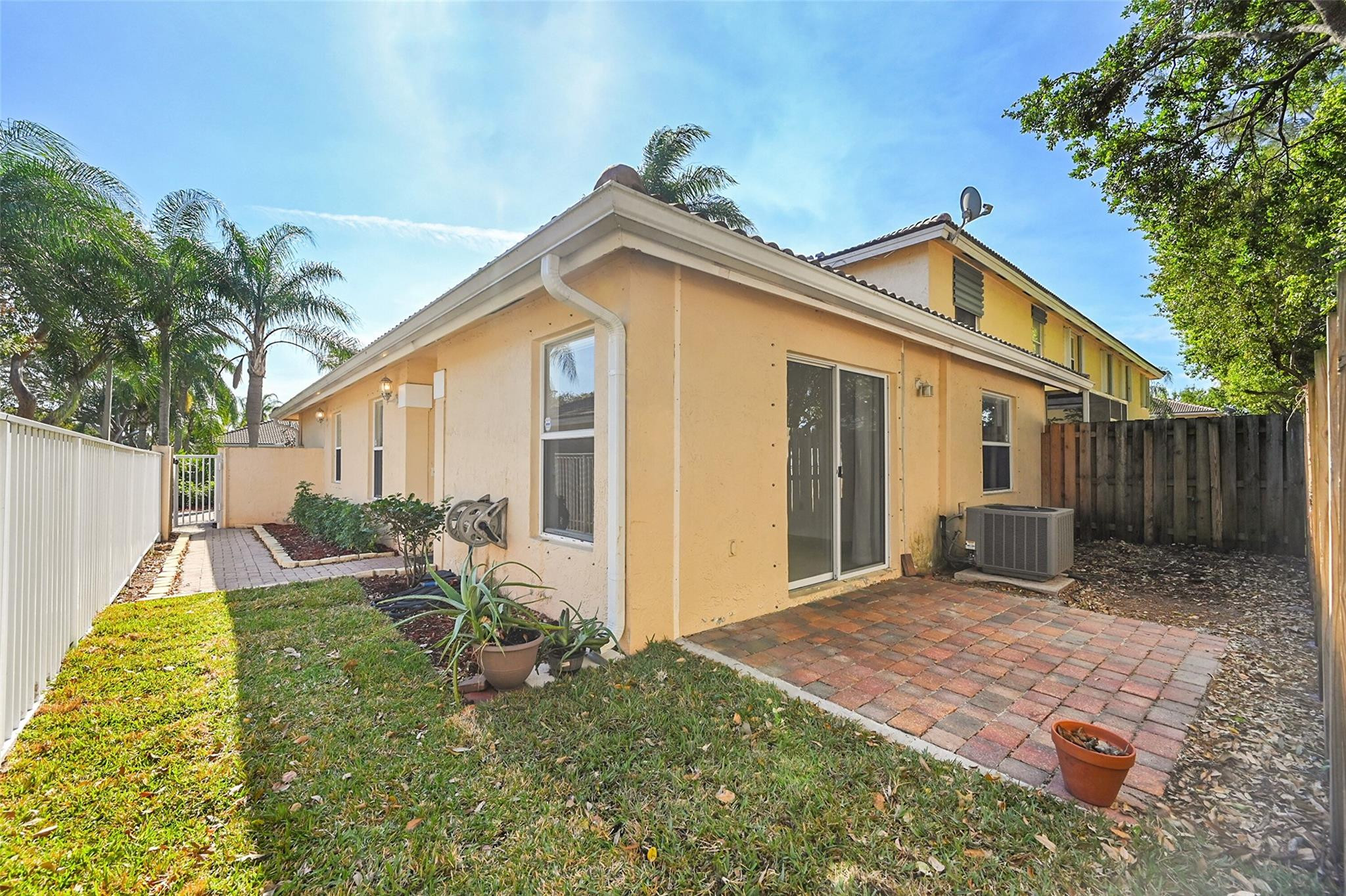 RAINTREE VILLAS - Residential