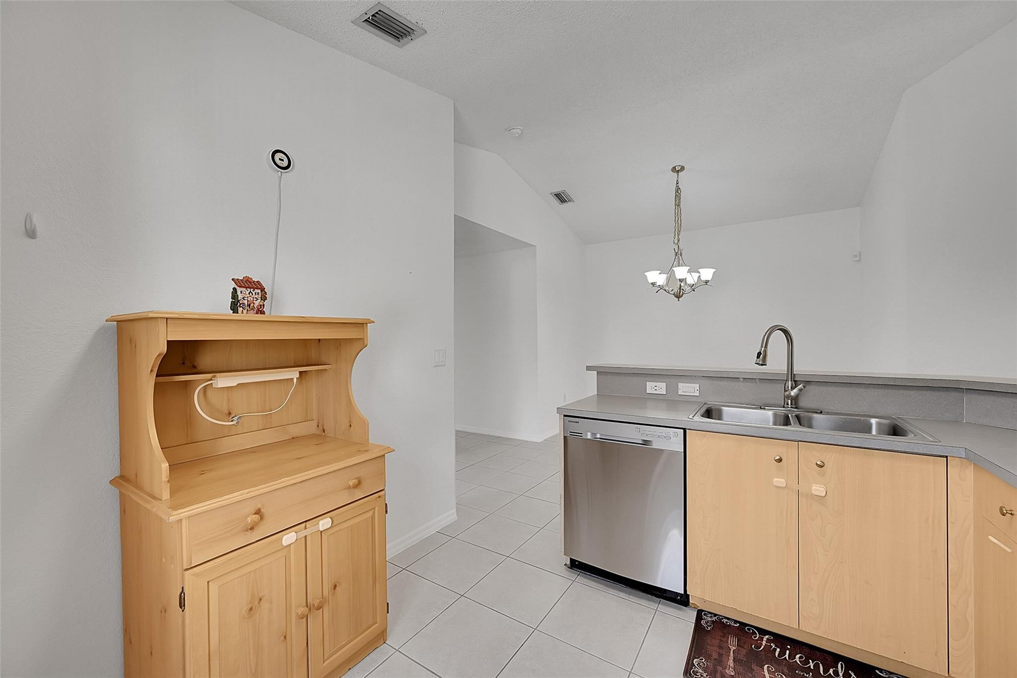 RAINTREE VILLAS - Residential