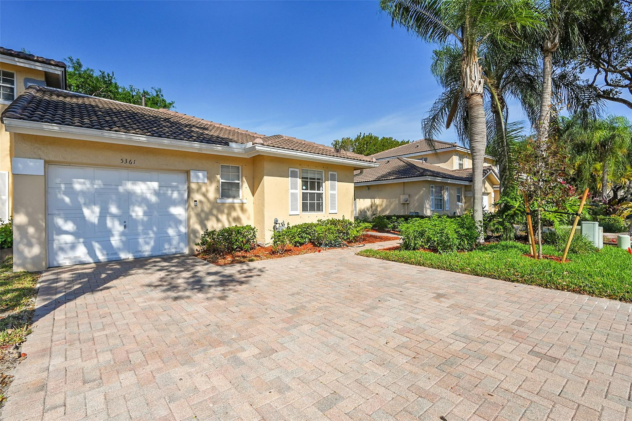 RAINTREE VILLAS - Residential