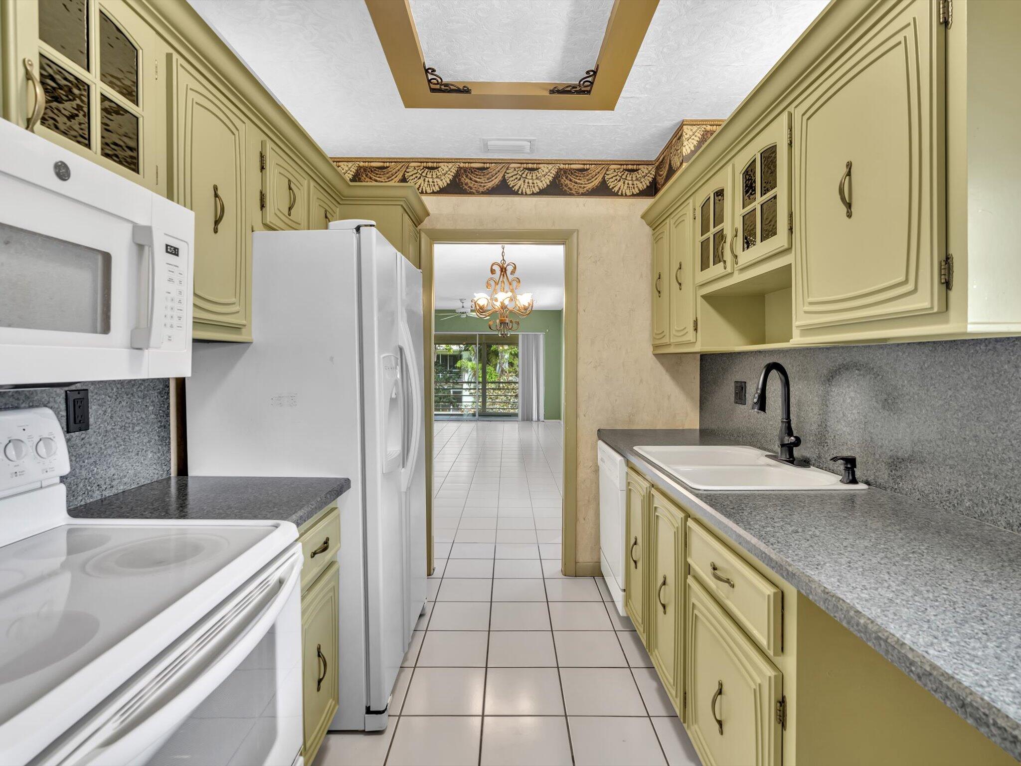 SABAL PINE CONDO - Residential