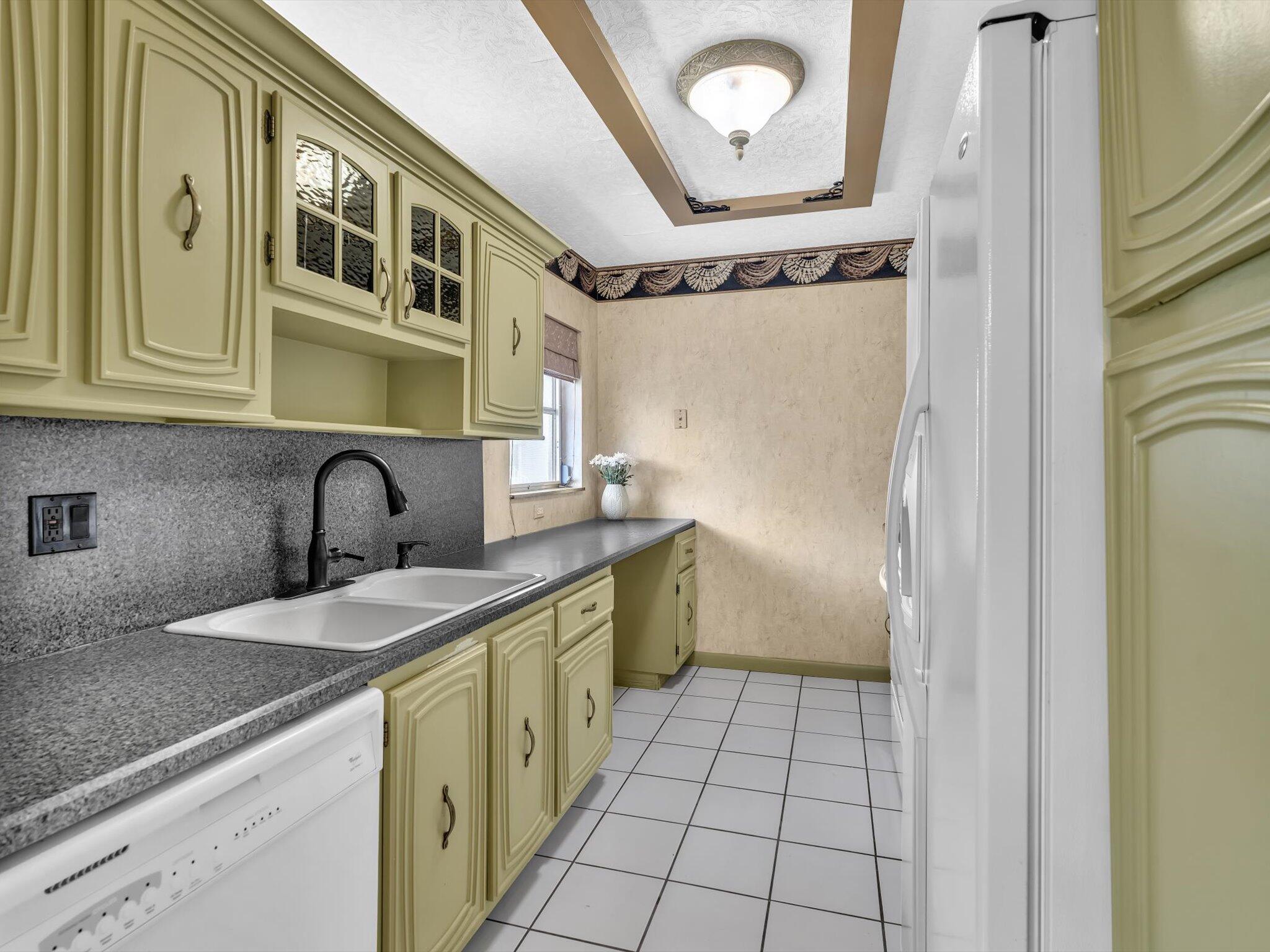 SABAL PINE CONDO - Residential