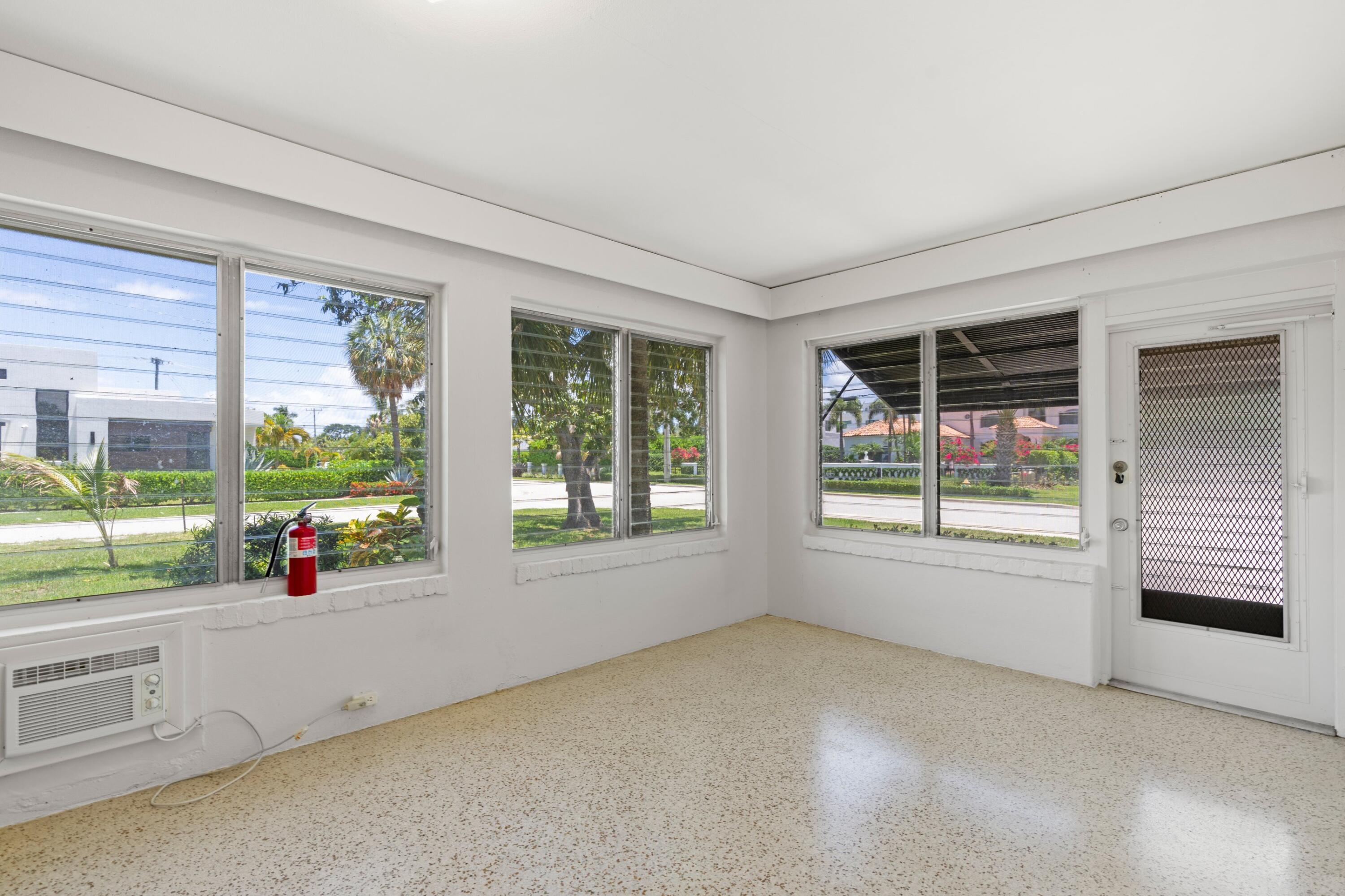 NORTH LAKE WORTH - Residential