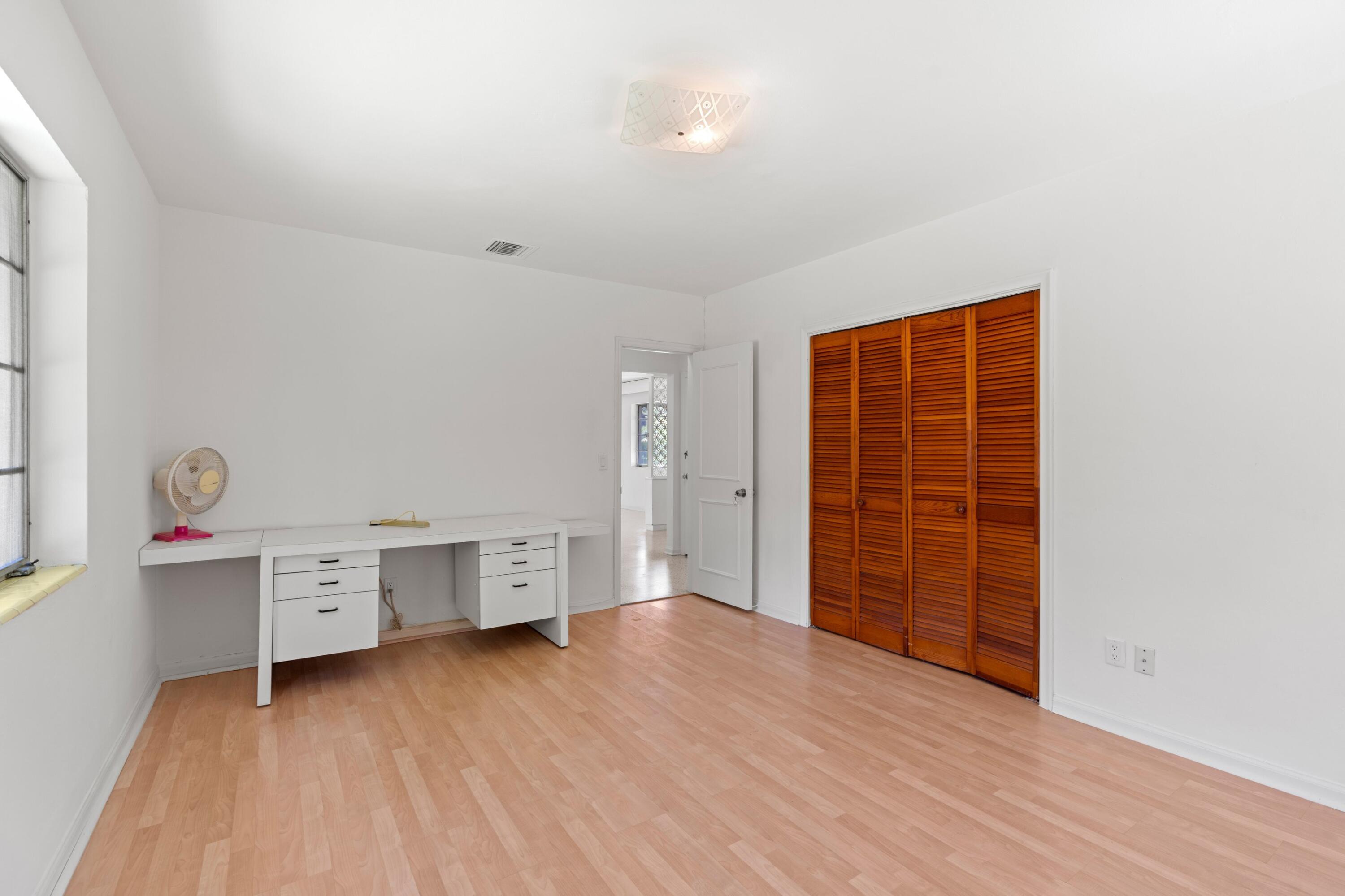 NORTH LAKE WORTH - Residential
