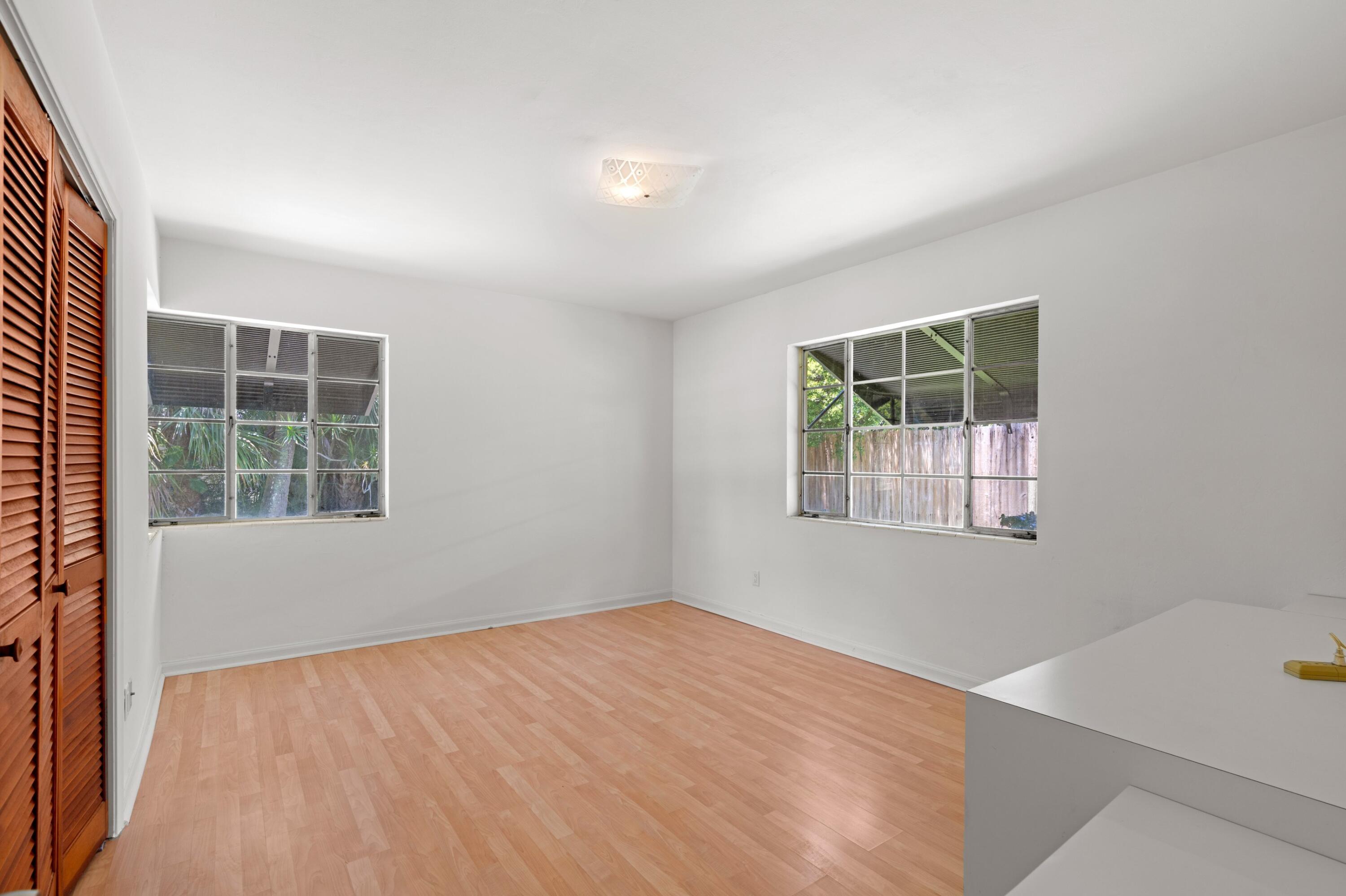 NORTH LAKE WORTH - Residential