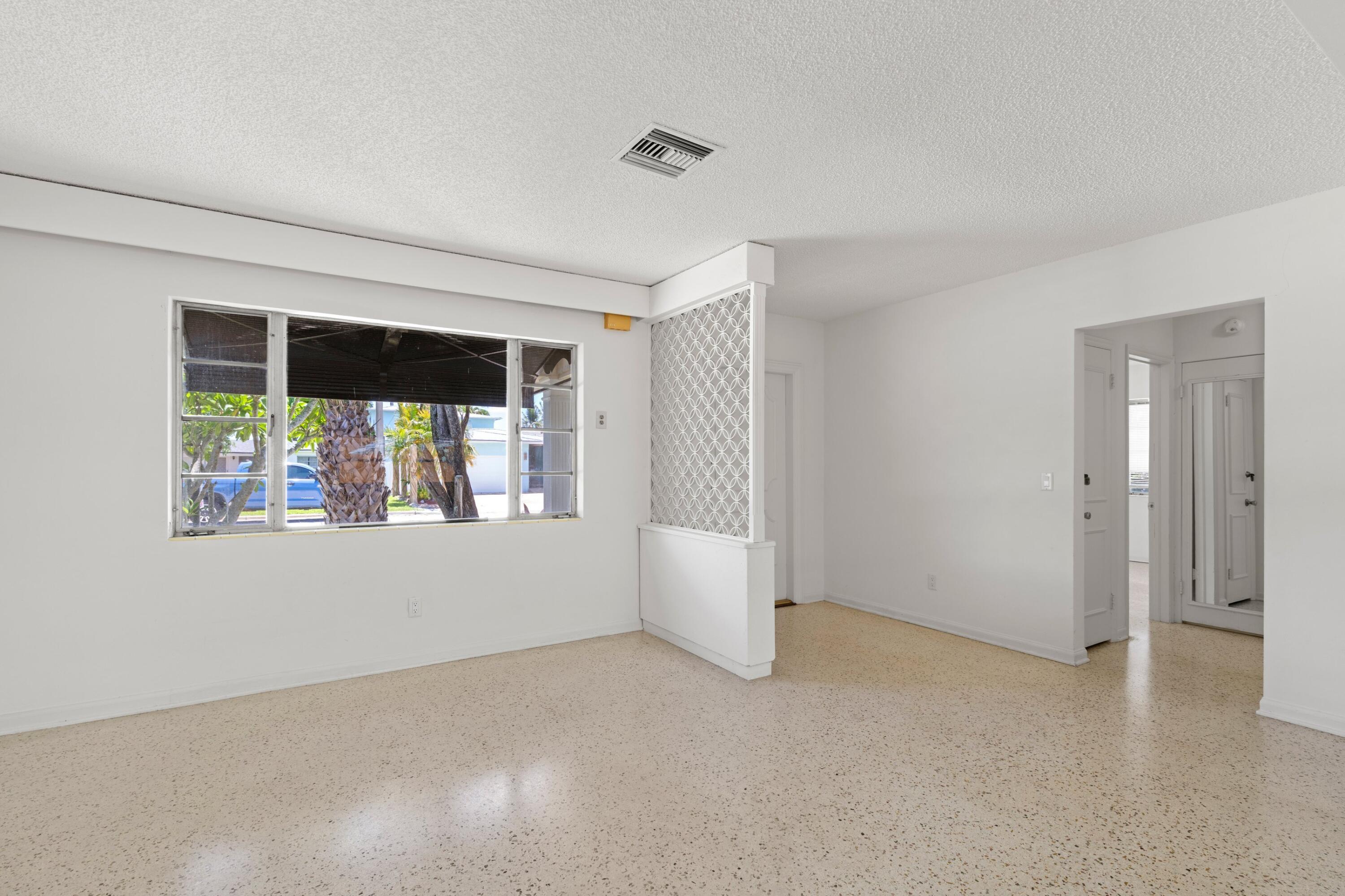 NORTH LAKE WORTH - Residential