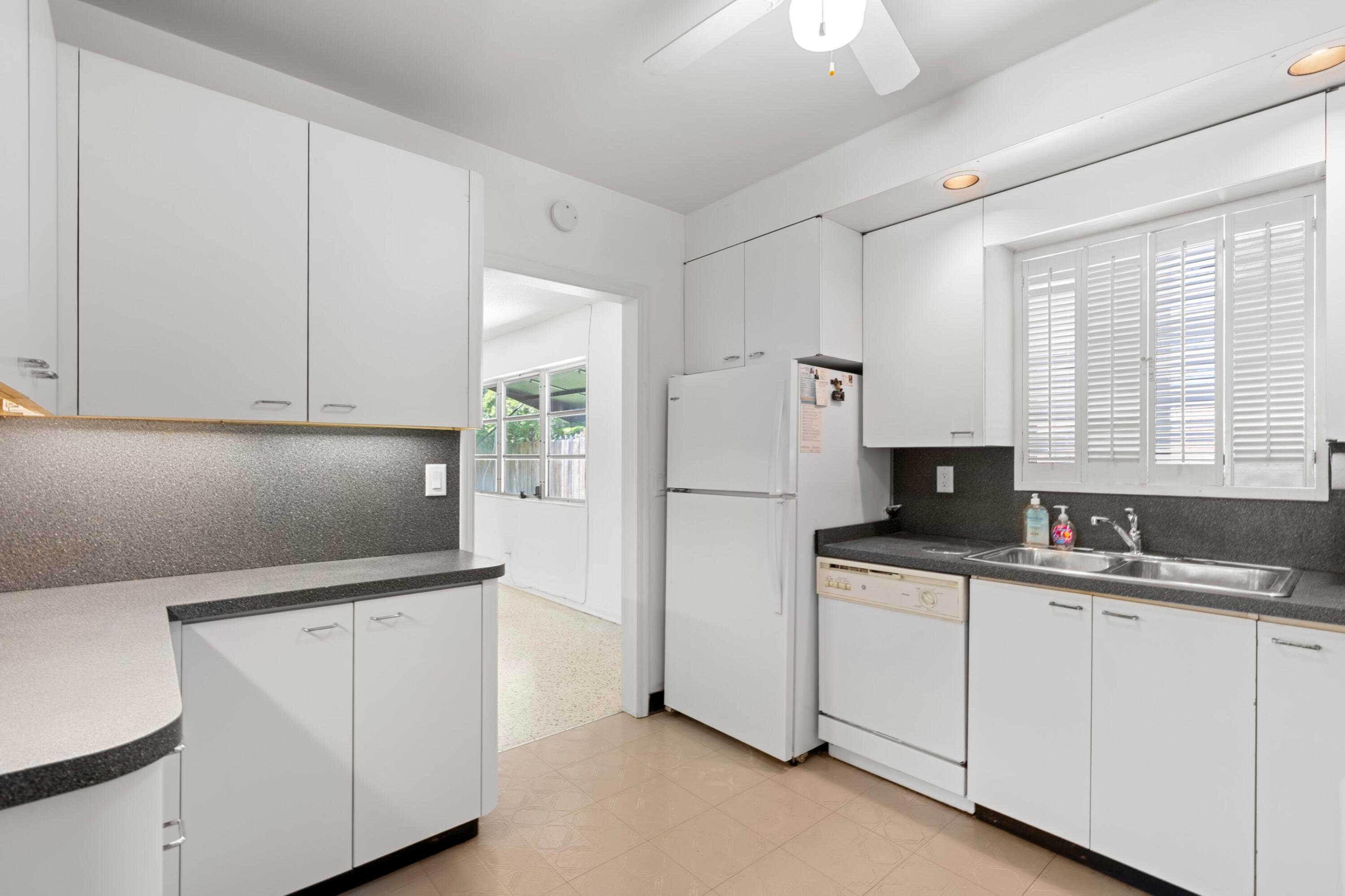 NORTH LAKE WORTH - Residential