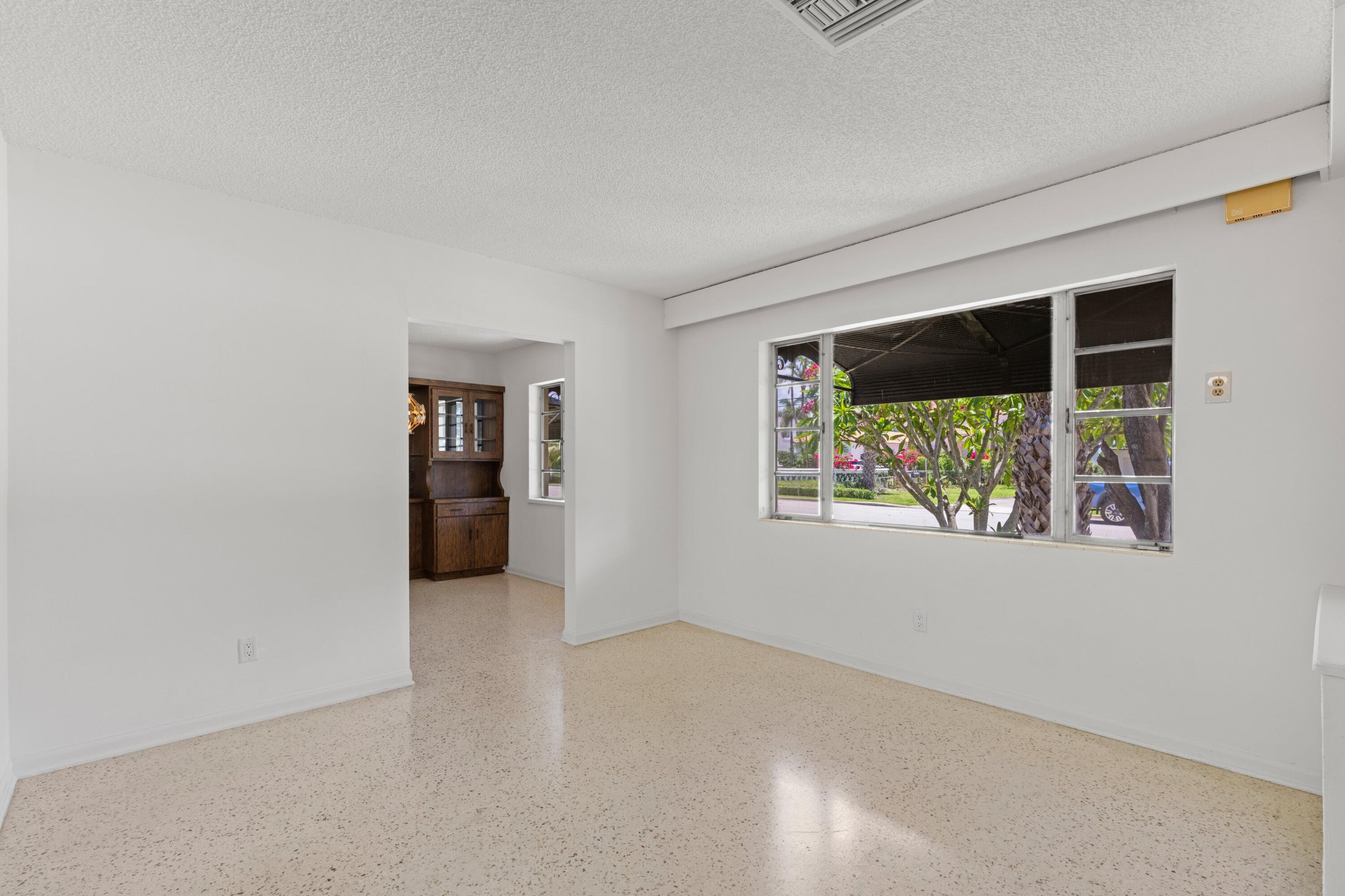 NORTH LAKE WORTH - Residential