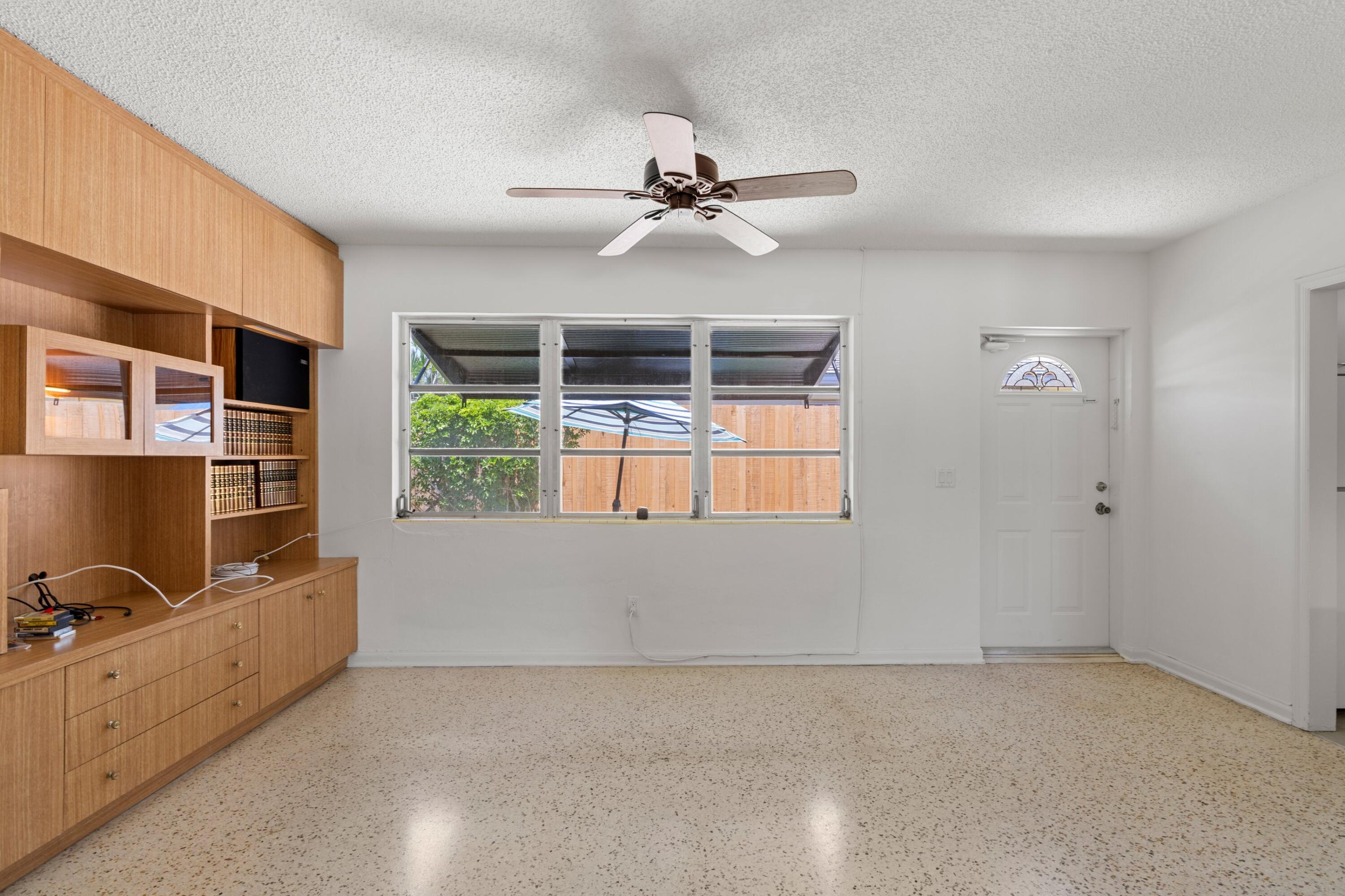 NORTH LAKE WORTH - Residential