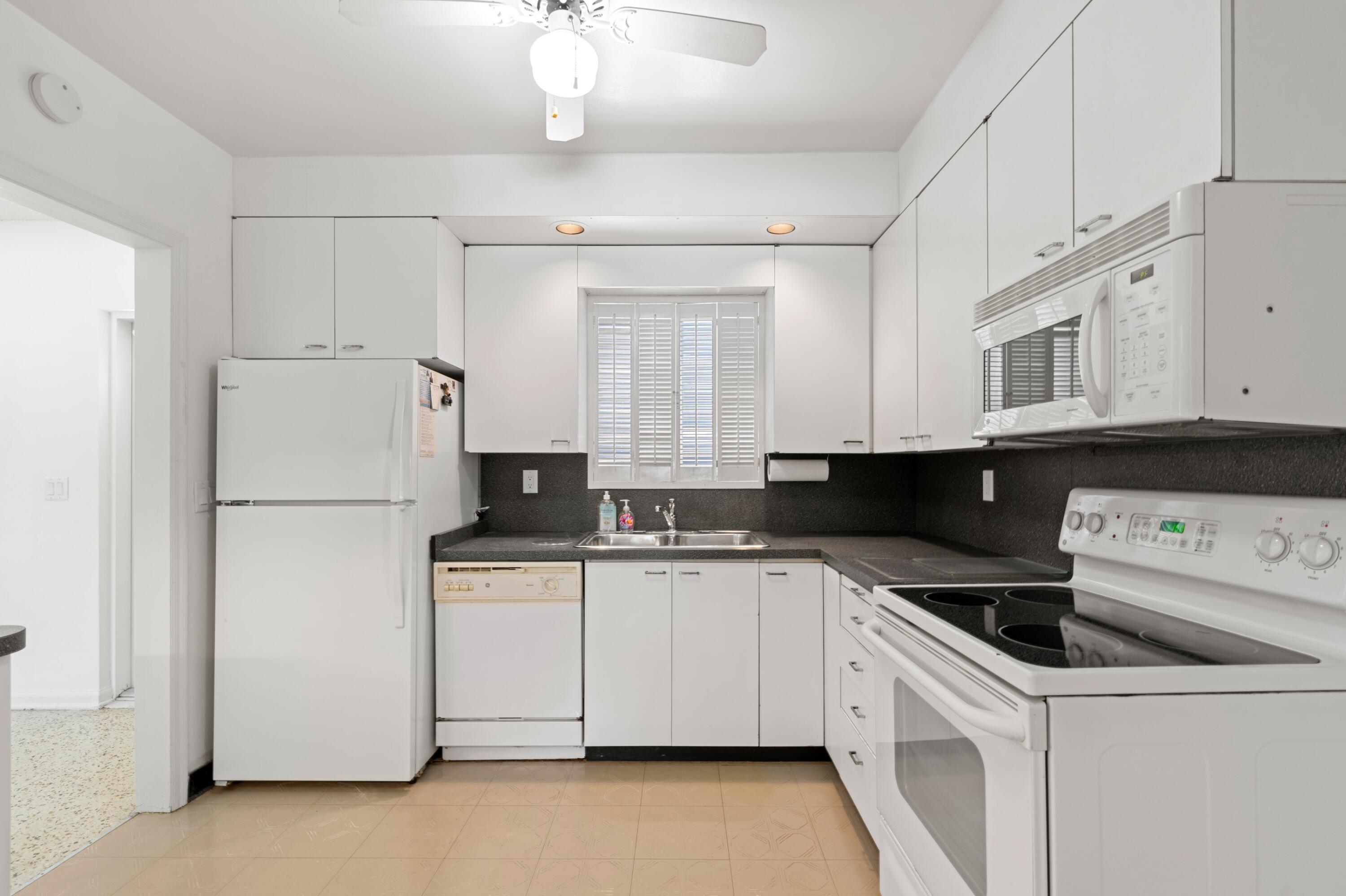 NORTH LAKE WORTH - Residential