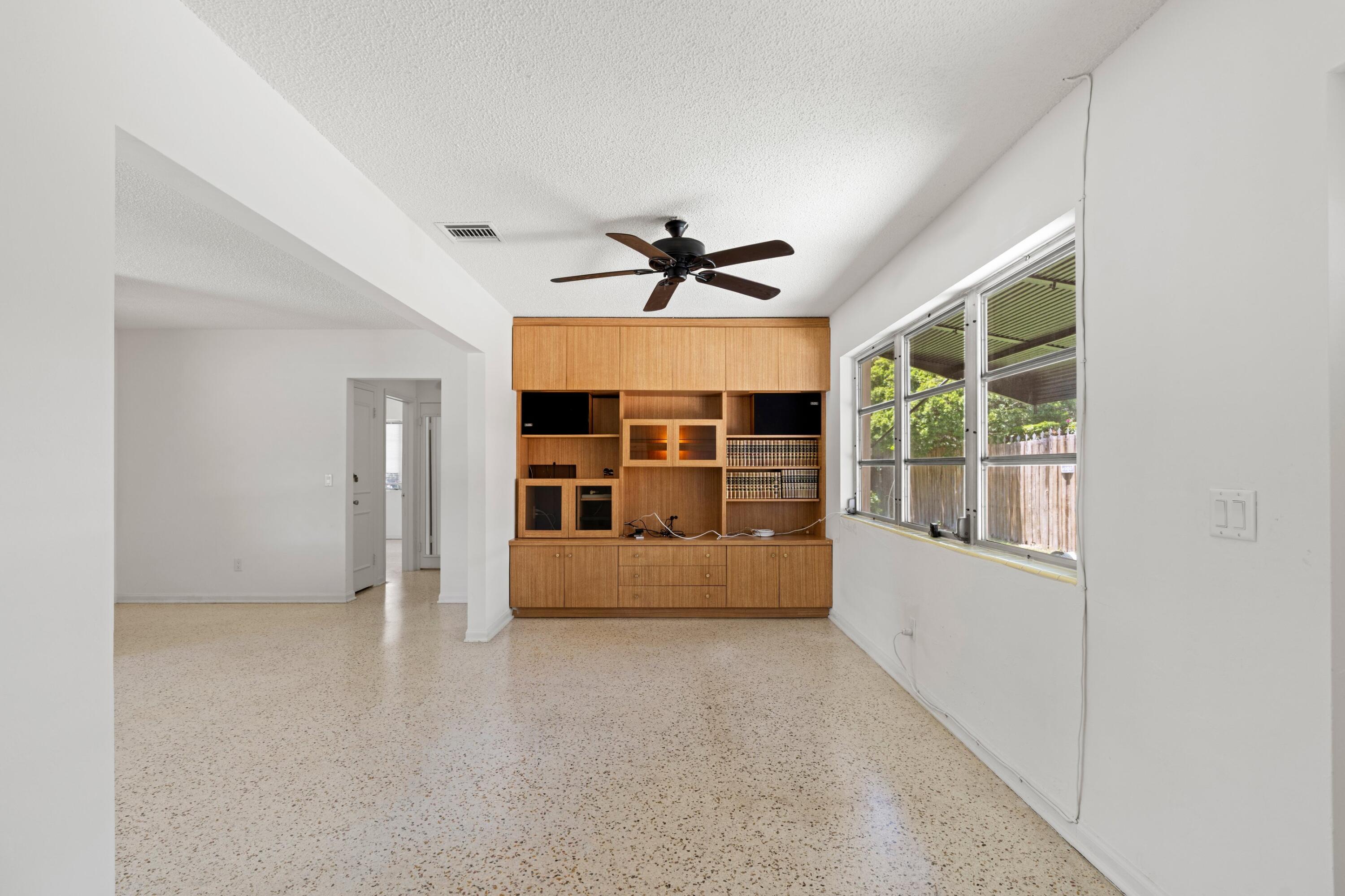 NORTH LAKE WORTH - Residential