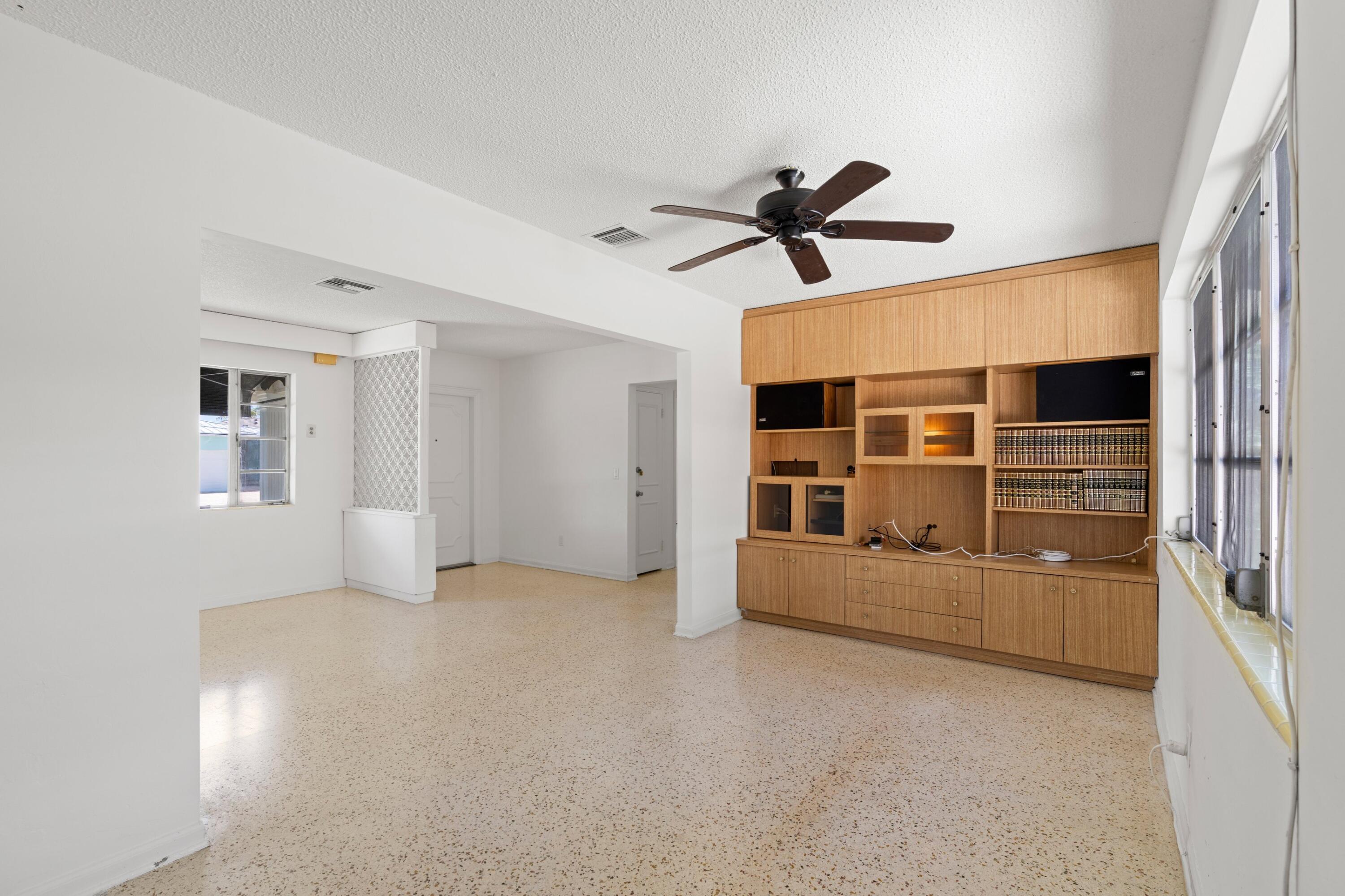 NORTH LAKE WORTH - Residential