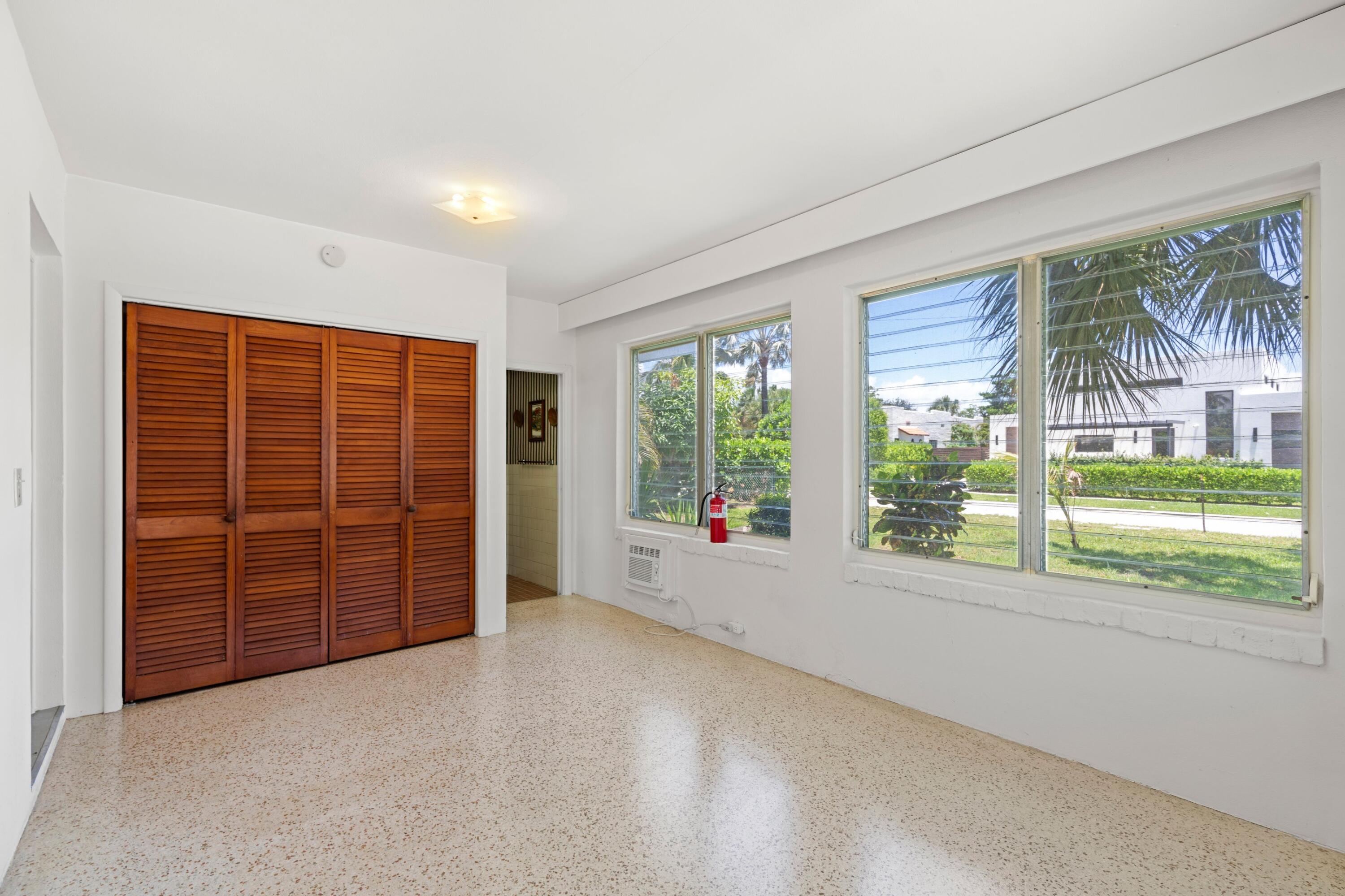 NORTH LAKE WORTH - Residential