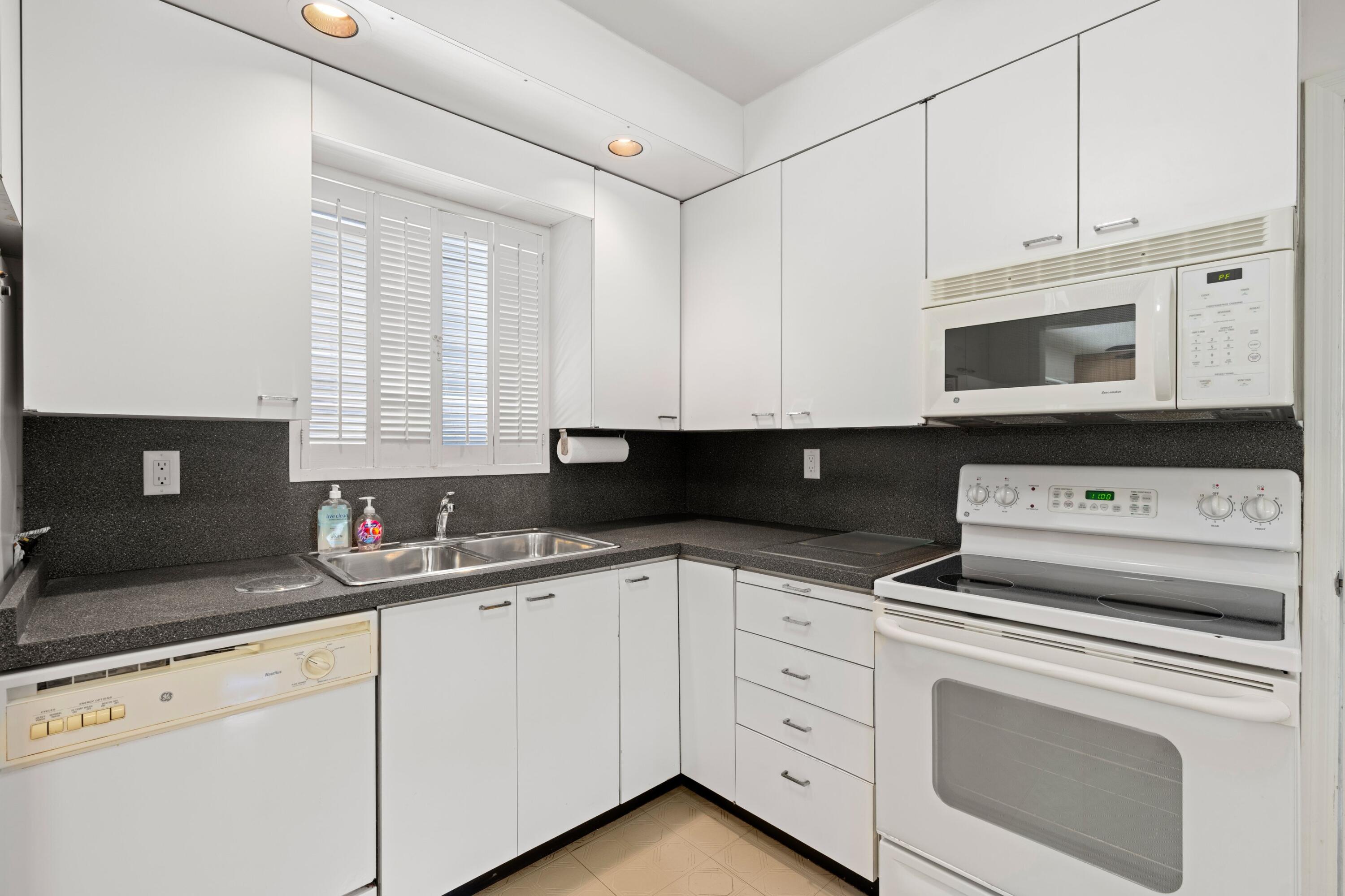 NORTH LAKE WORTH - Residential