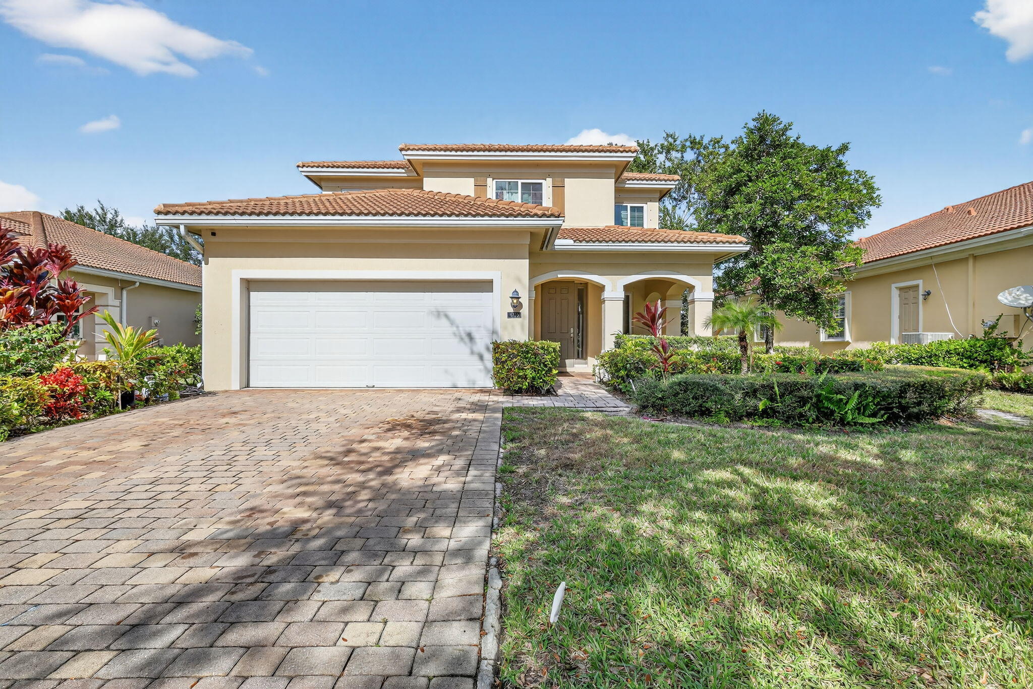 MOTIVATED SELLER in SAGEWOOD community. This home has 4 Bedroom 2 1/2 bathrooms 2 car garage and lake view. High impact windows, porcelain floors, granite kitchen counter tops, Stainless steel appliances, master bedroom tub and shower and much more. A Must see!!