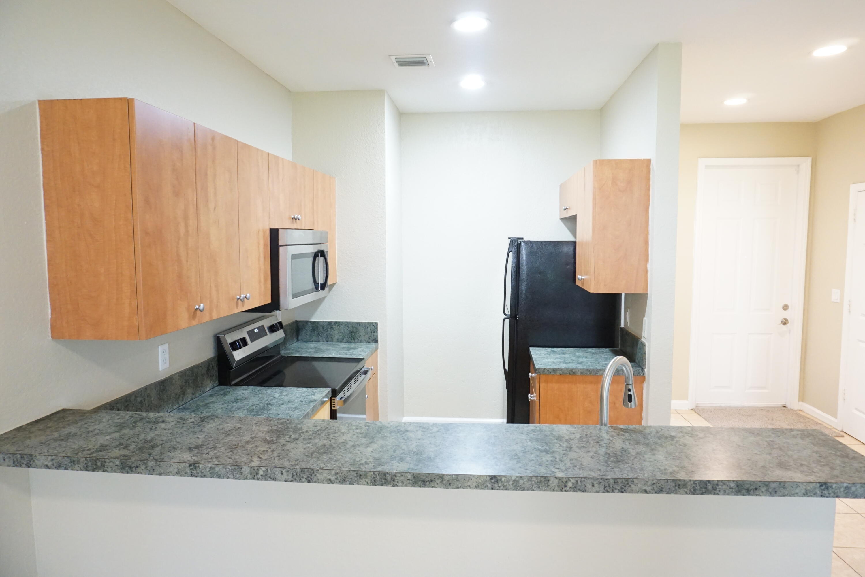 MARSH HARBOUR-**LARGE 3 BED 2.5 BATH W/DEN-OFFICE - Residential Lease
