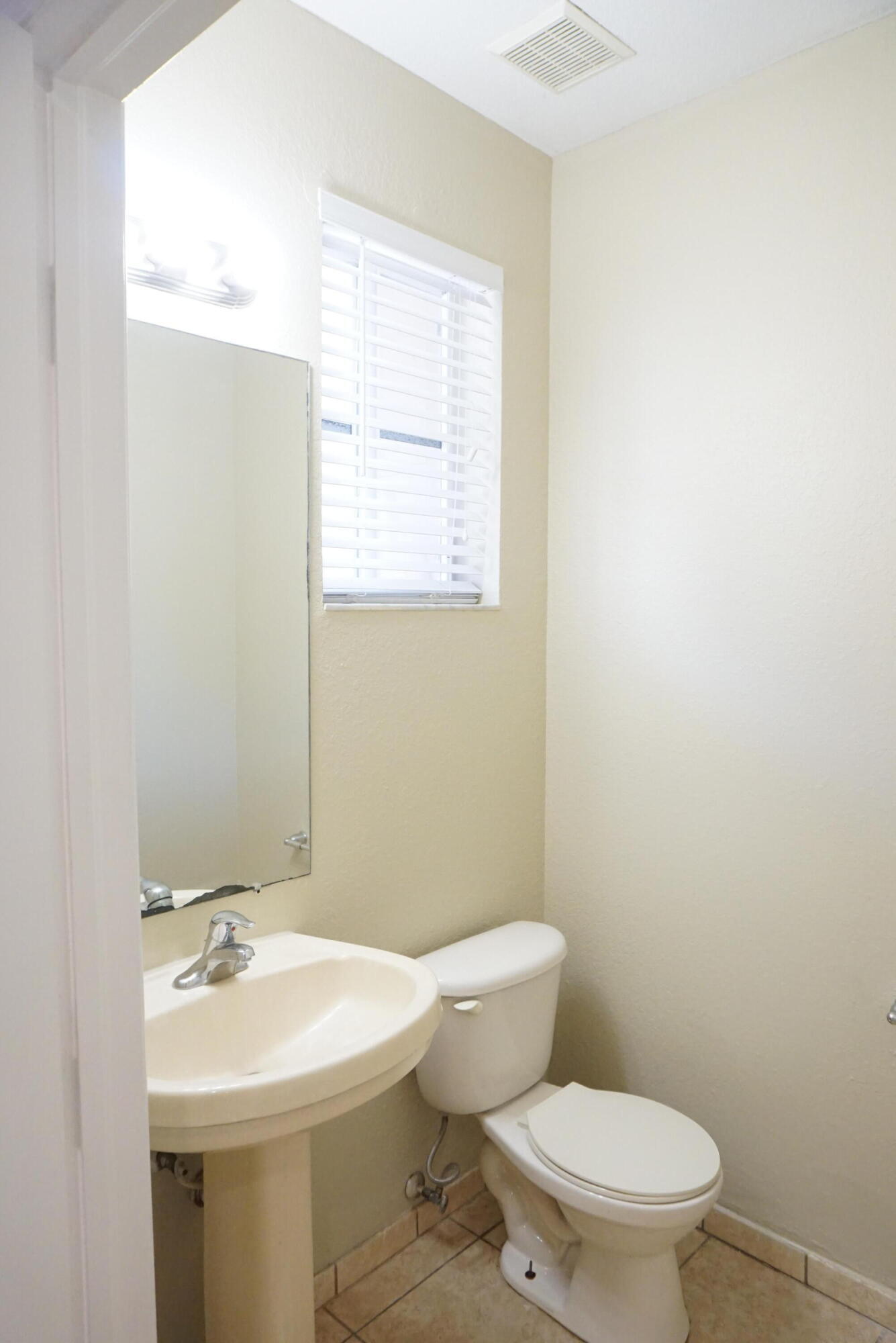 MARSH HARBOUR-**LARGE 3 BED 2.5 BATH W/DEN-OFFICE - Residential Lease