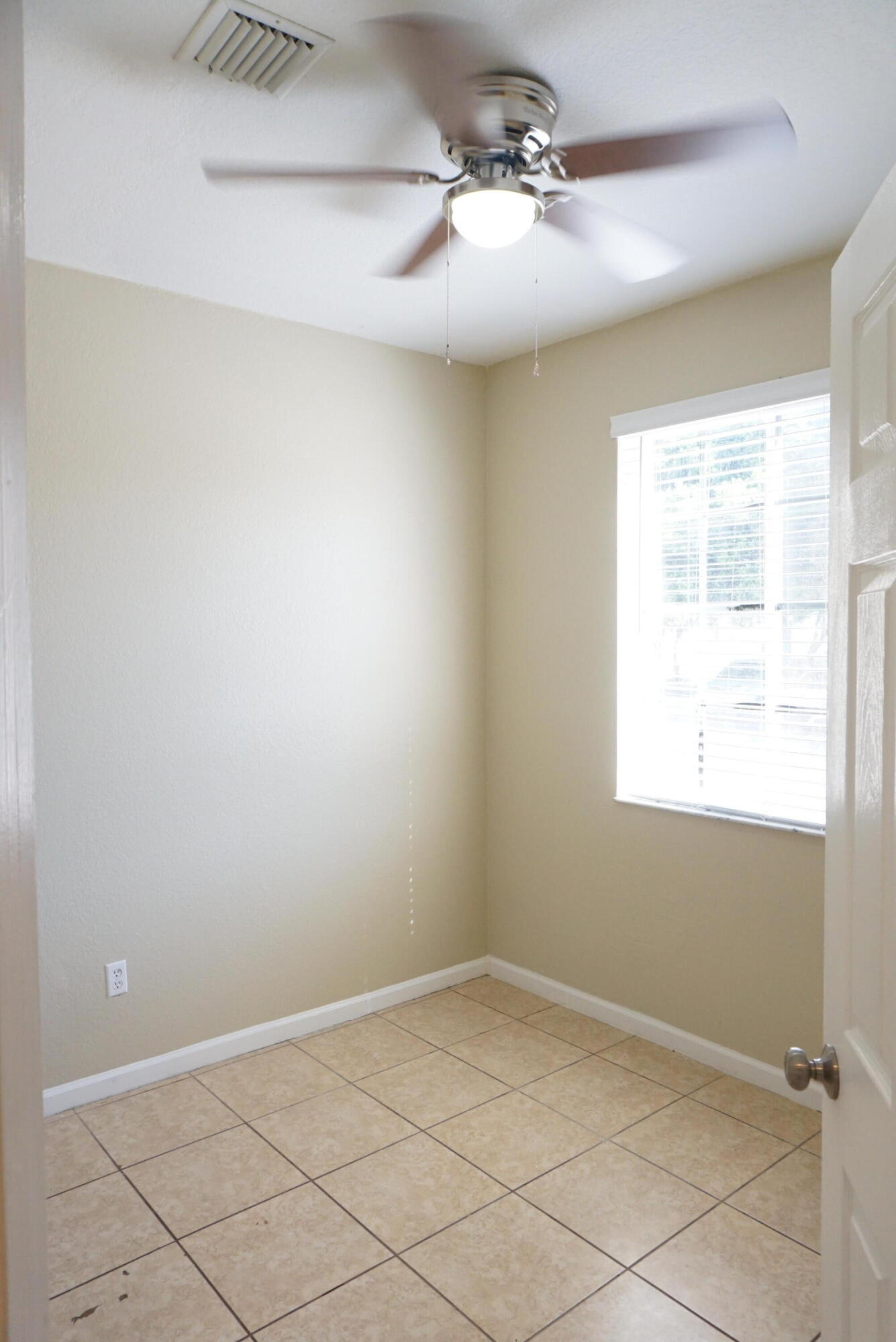 MARSH HARBOUR-**LARGE 3 BED 2.5 BATH W/DEN-OFFICE - Residential Lease