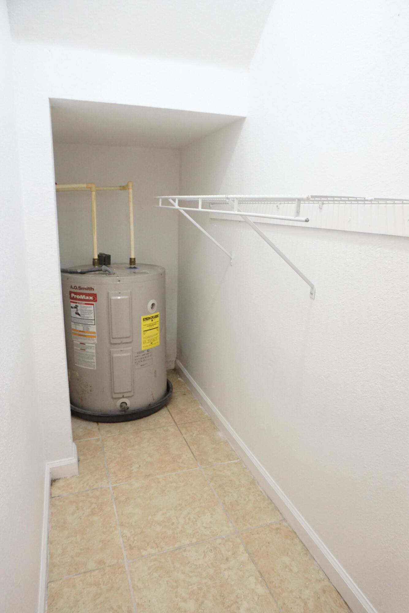 MARSH HARBOUR-**LARGE 3 BED 2.5 BATH W/DEN-OFFICE - Residential Lease