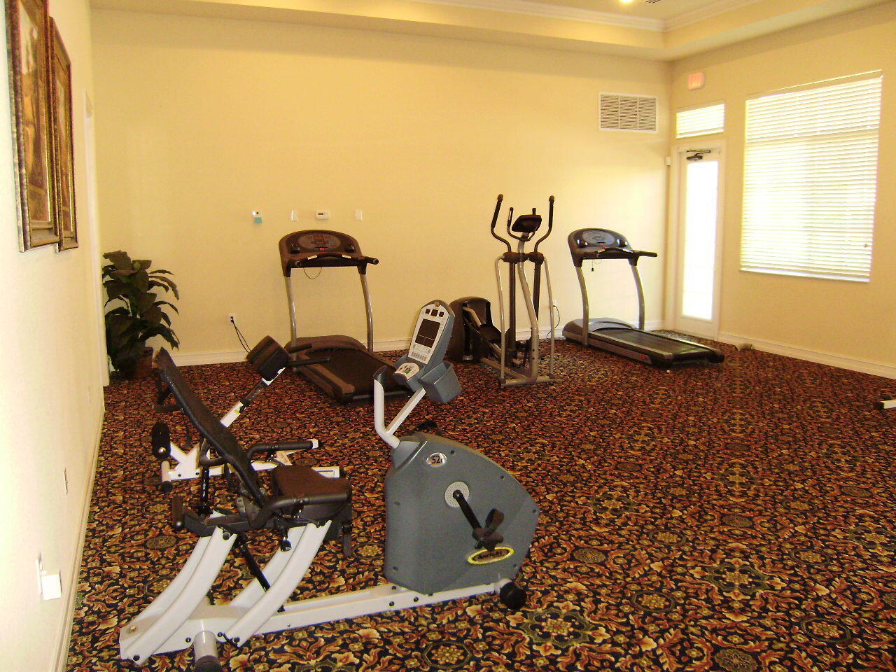 MARSH HARBOUR-**LARGE 3 BED 2.5 BATH W/DEN-OFFICE - Residential Lease