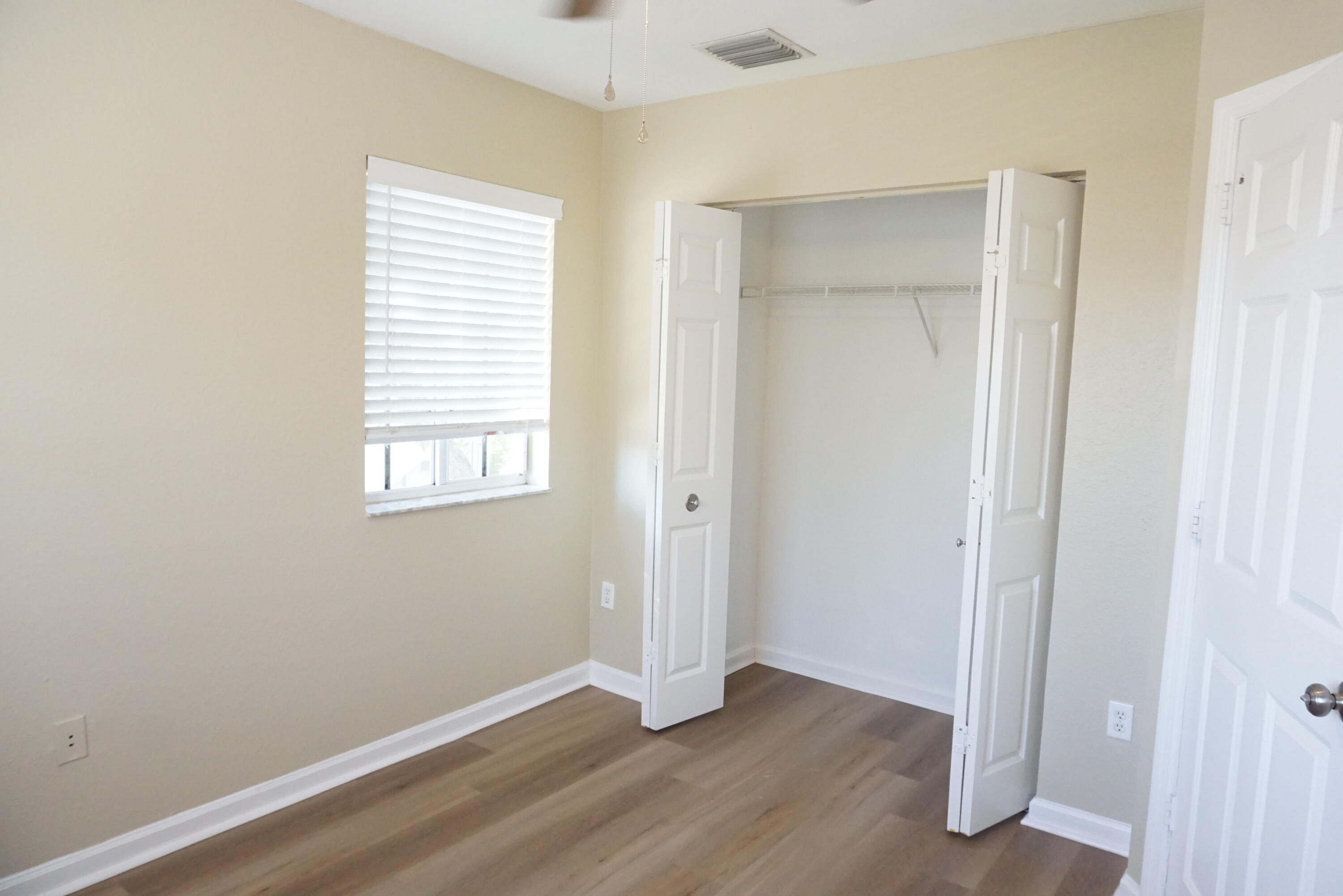 MARSH HARBOUR-**LARGE 3 BED 2.5 BATH W/DEN-OFFICE - Residential Lease