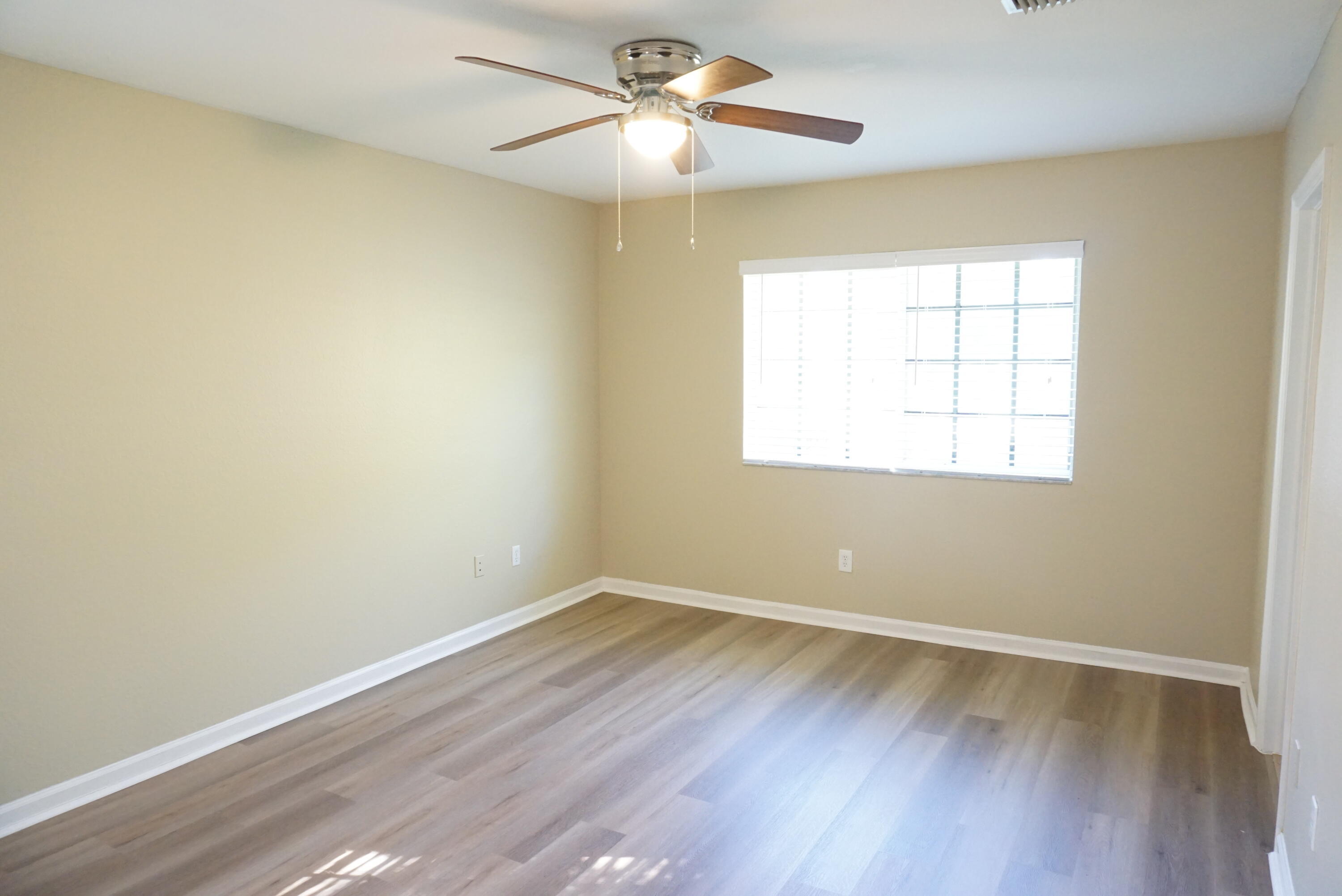 MARSH HARBOUR-**LARGE 3 BED 2.5 BATH W/DEN-OFFICE - Residential Lease