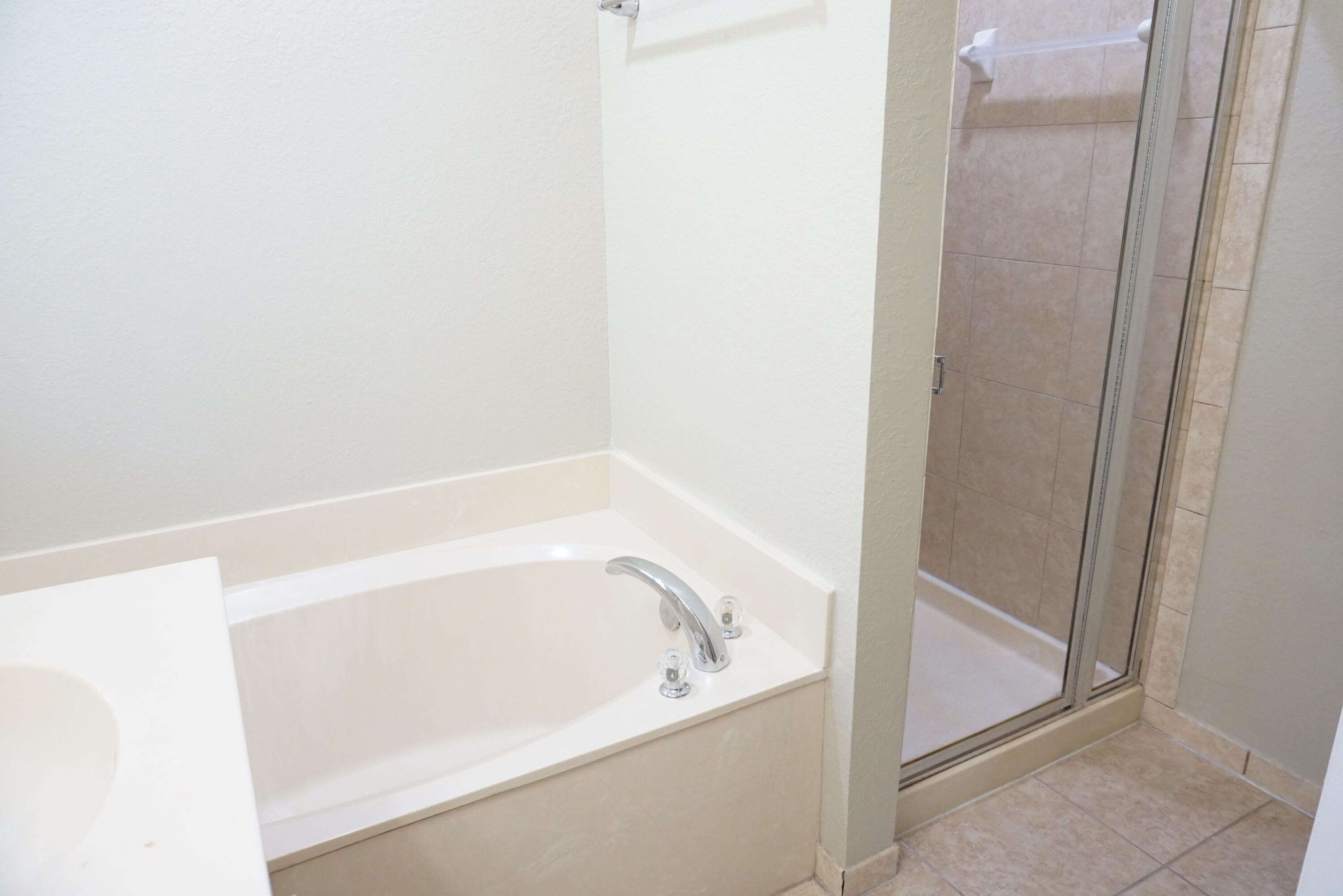 MARSH HARBOUR-**LARGE 3 BED 2.5 BATH W/DEN-OFFICE - Residential Lease