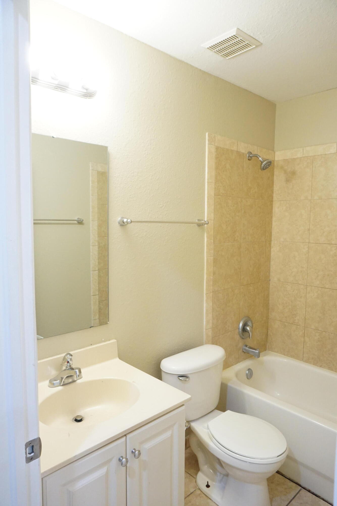 MARSH HARBOUR-**LARGE 3 BED 2.5 BATH W/DEN-OFFICE - Residential Lease