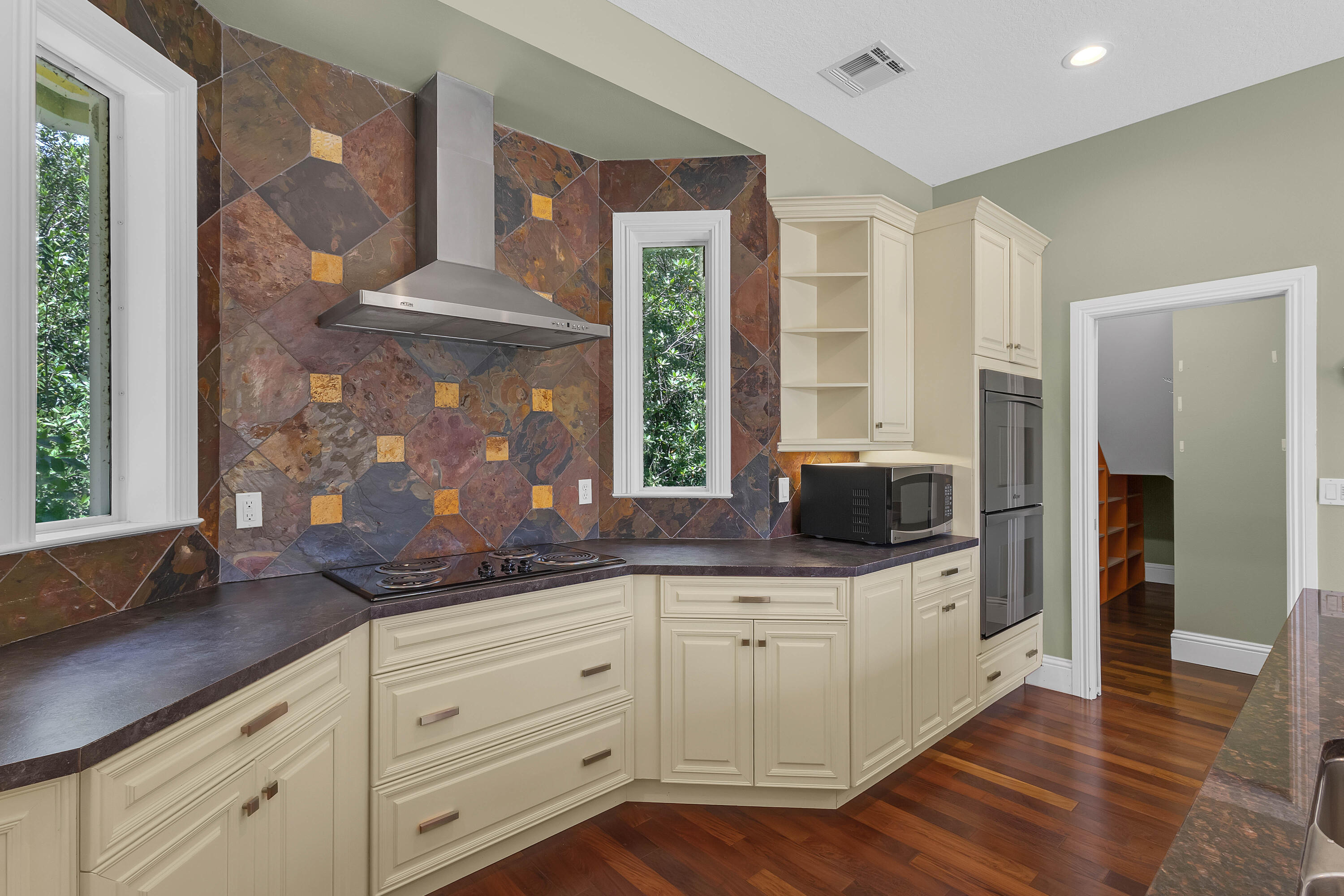 SURFSIDE PLAZA UNIT 1 REPLAT - Residential