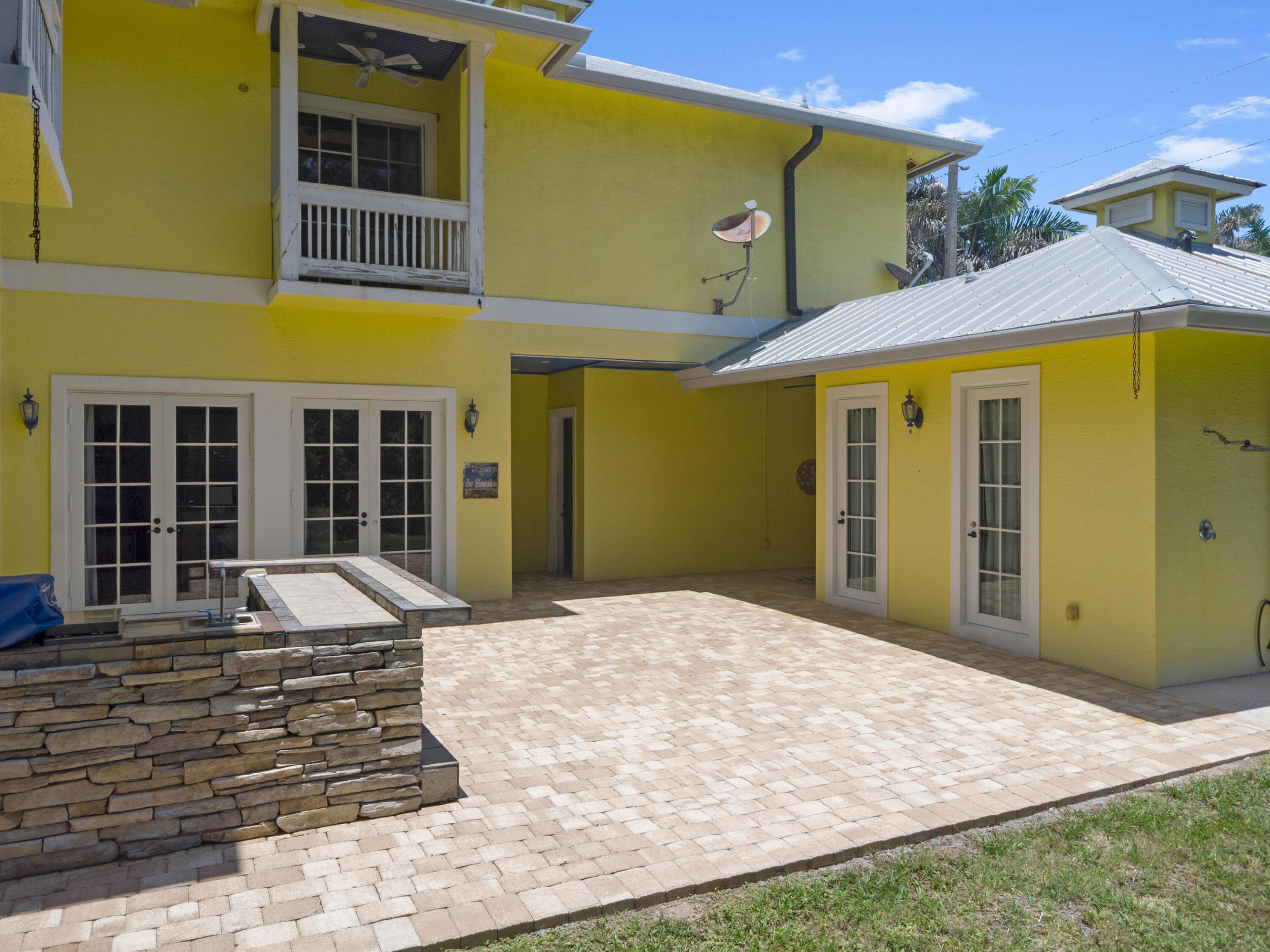 SURFSIDE PLAZA UNIT 1 REPLAT - Residential