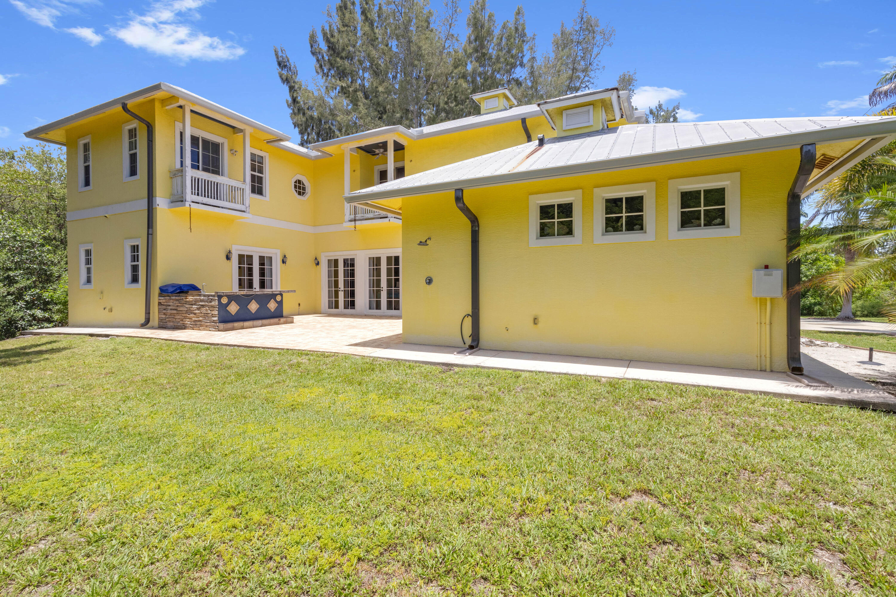 SURFSIDE PLAZA UNIT 1 REPLAT - Residential