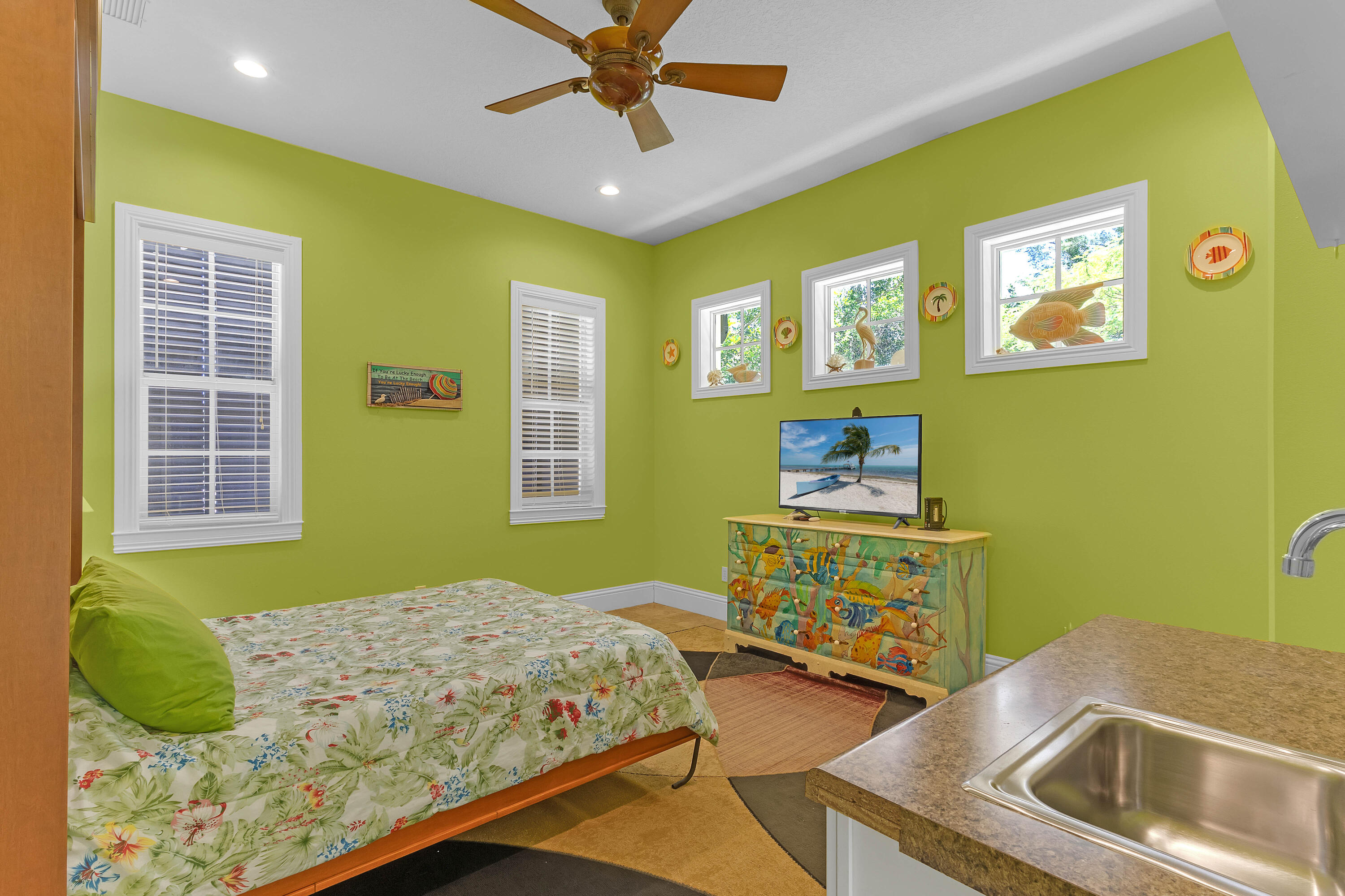 SURFSIDE PLAZA UNIT 1 REPLAT - Residential