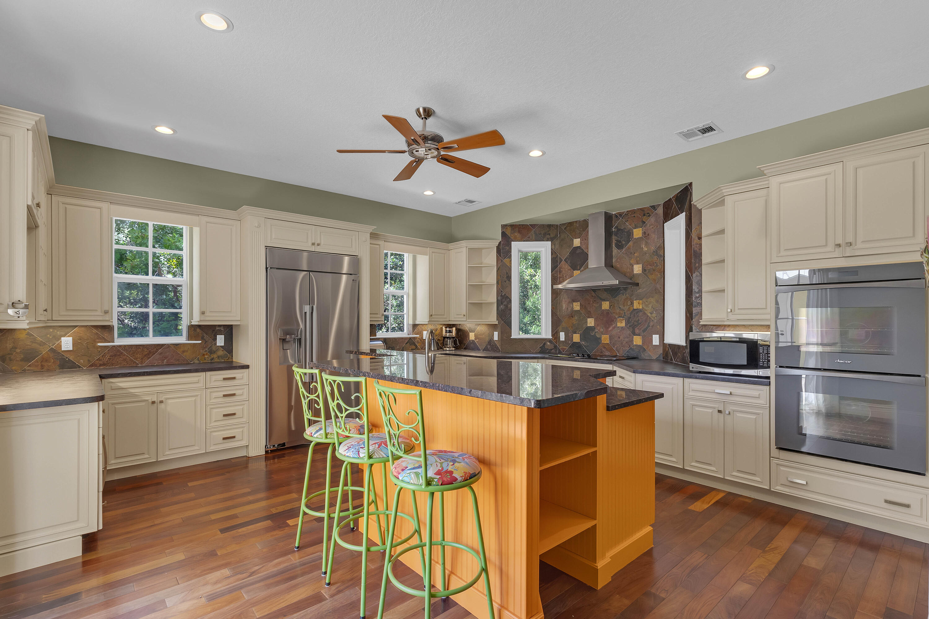 SURFSIDE PLAZA UNIT 1 REPLAT - Residential