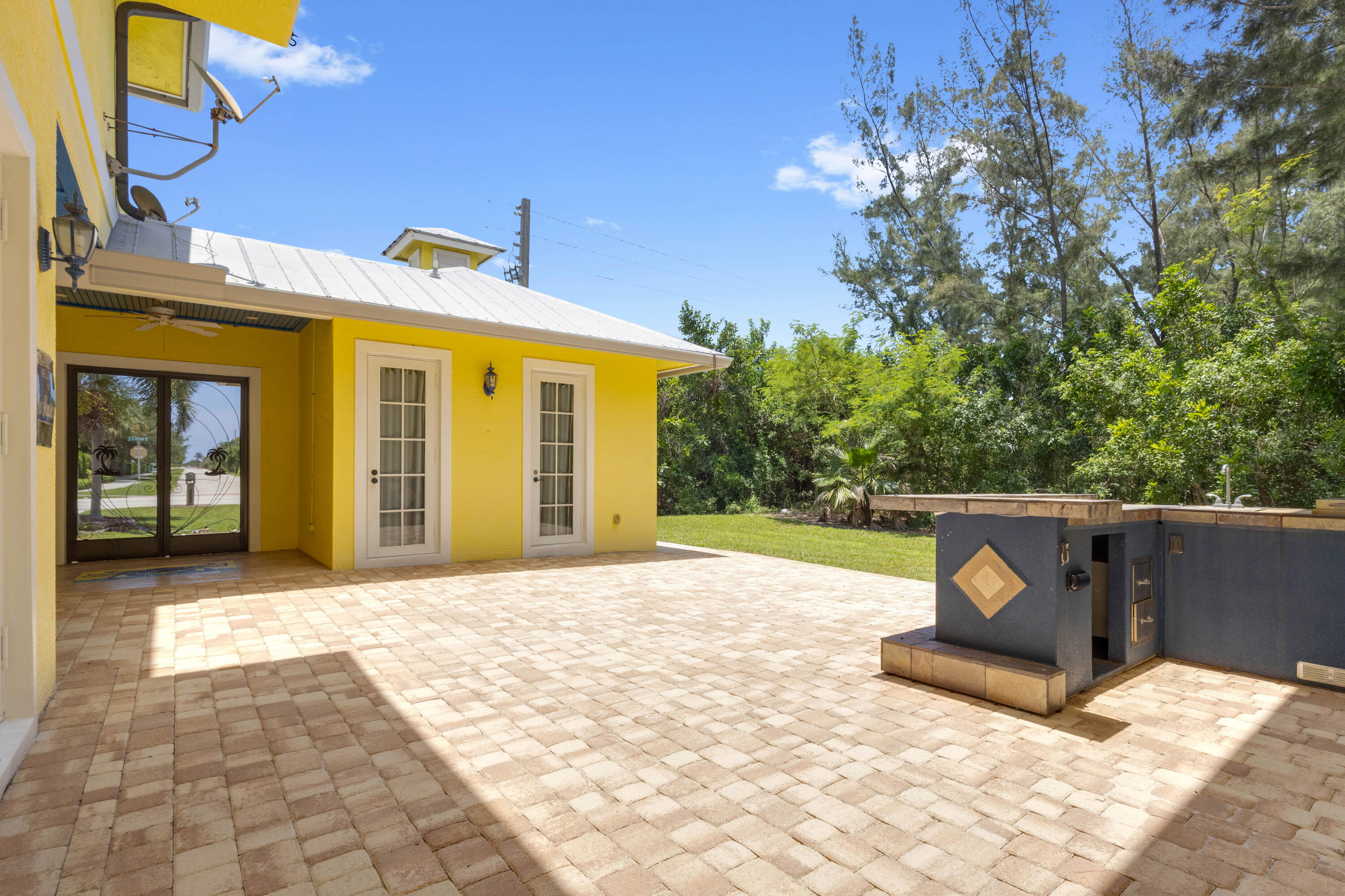 SURFSIDE PLAZA UNIT 1 REPLAT - Residential