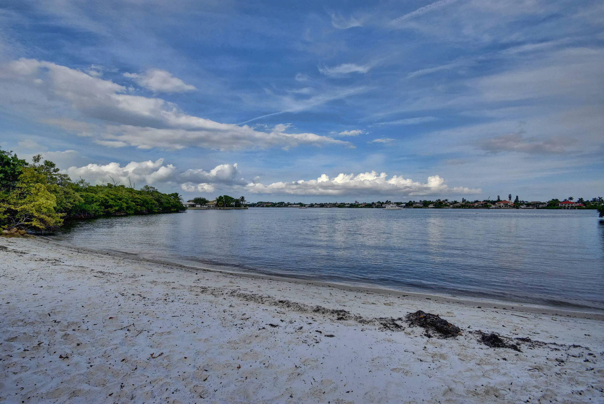 HYPOLUXOS MARINERS CAY CONDO - Residential
