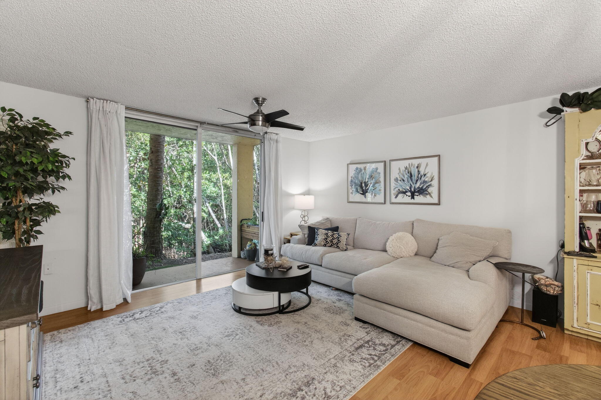 HYPOLUXOS MARINERS CAY CONDO - Residential