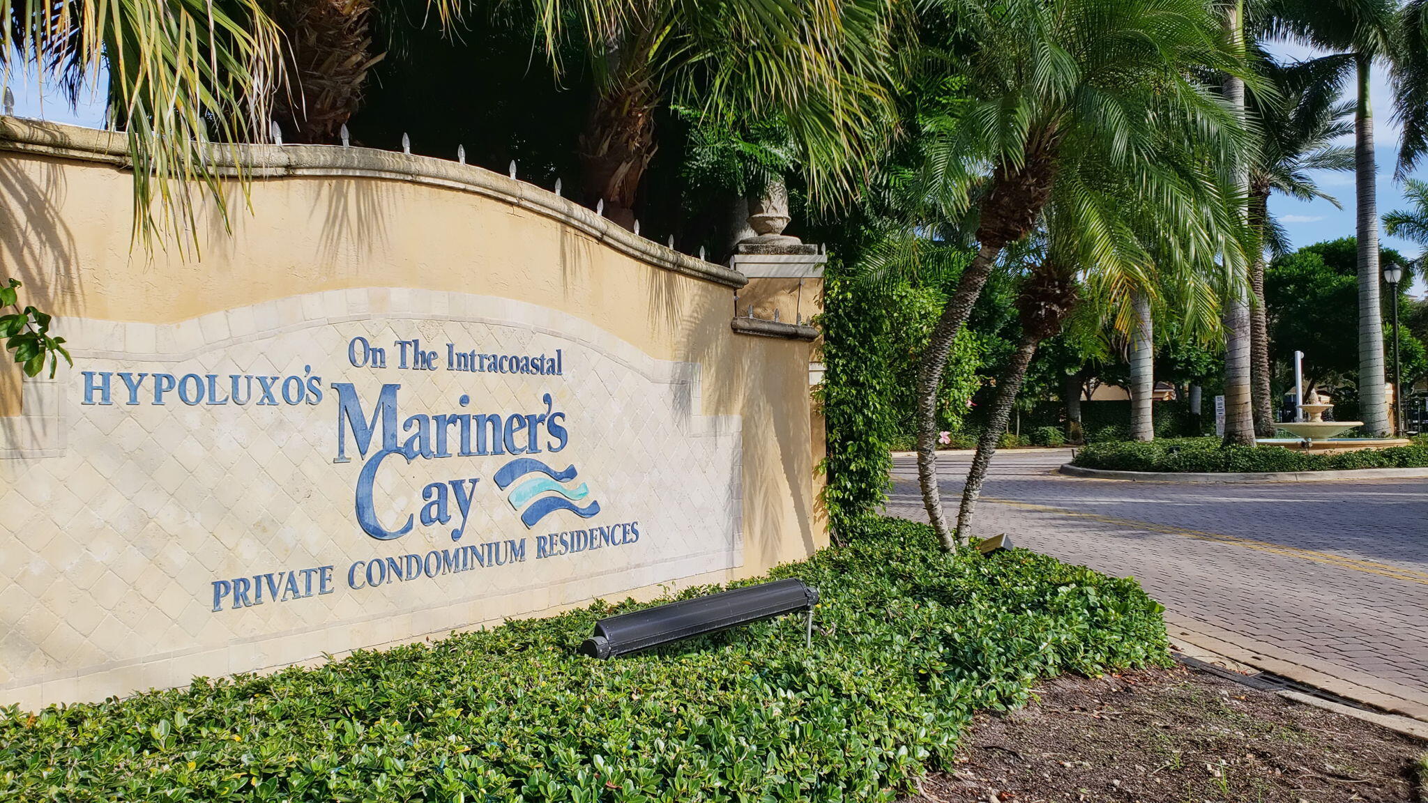 HYPOLUXOS MARINERS CAY CONDO - Residential